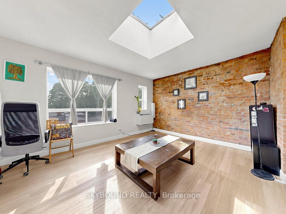 131 Wineva Avenue G, Toronto, On M4e 2t3