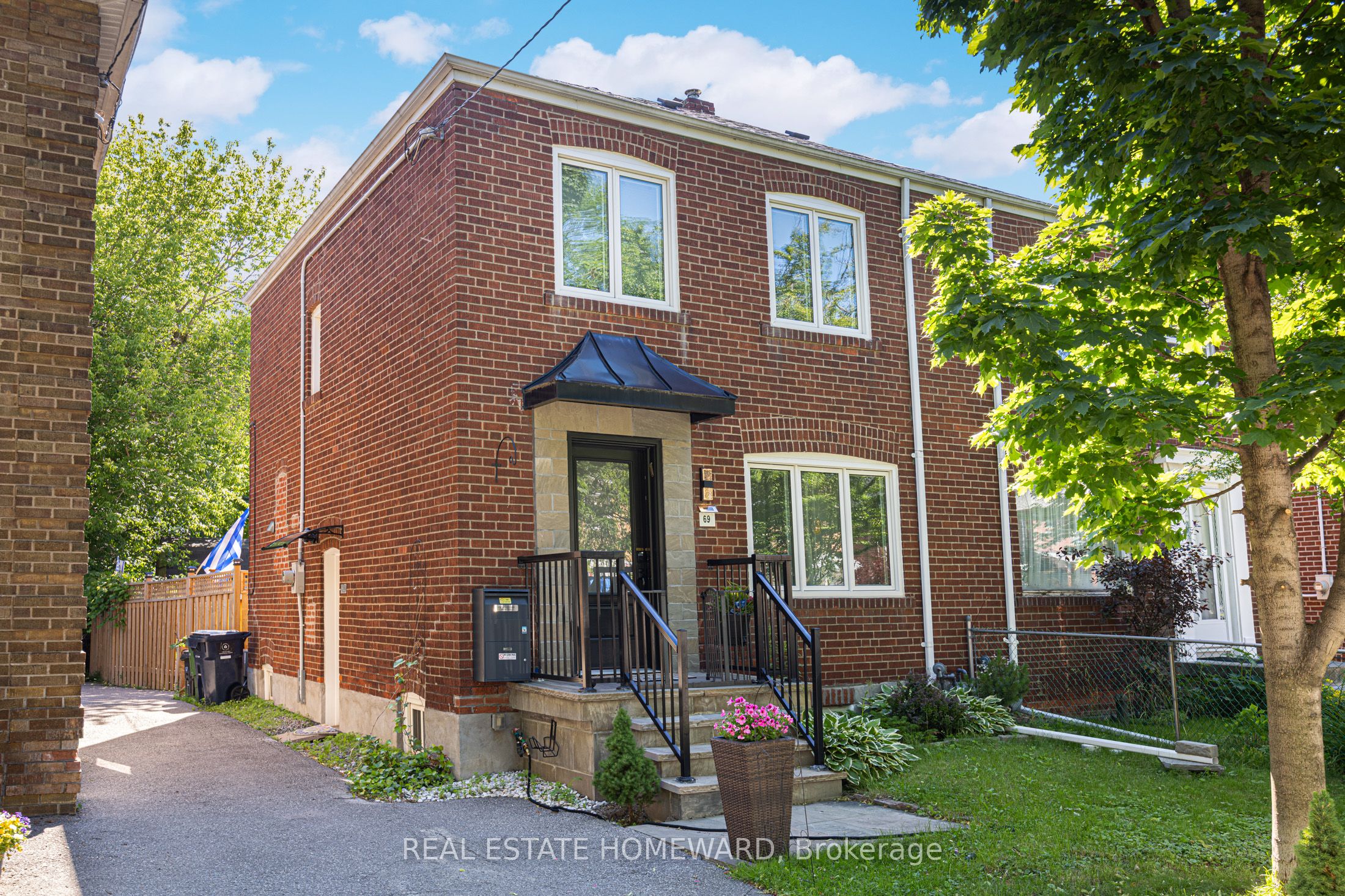 69 Hertle Avenue, Toronto, On M4l 2t3