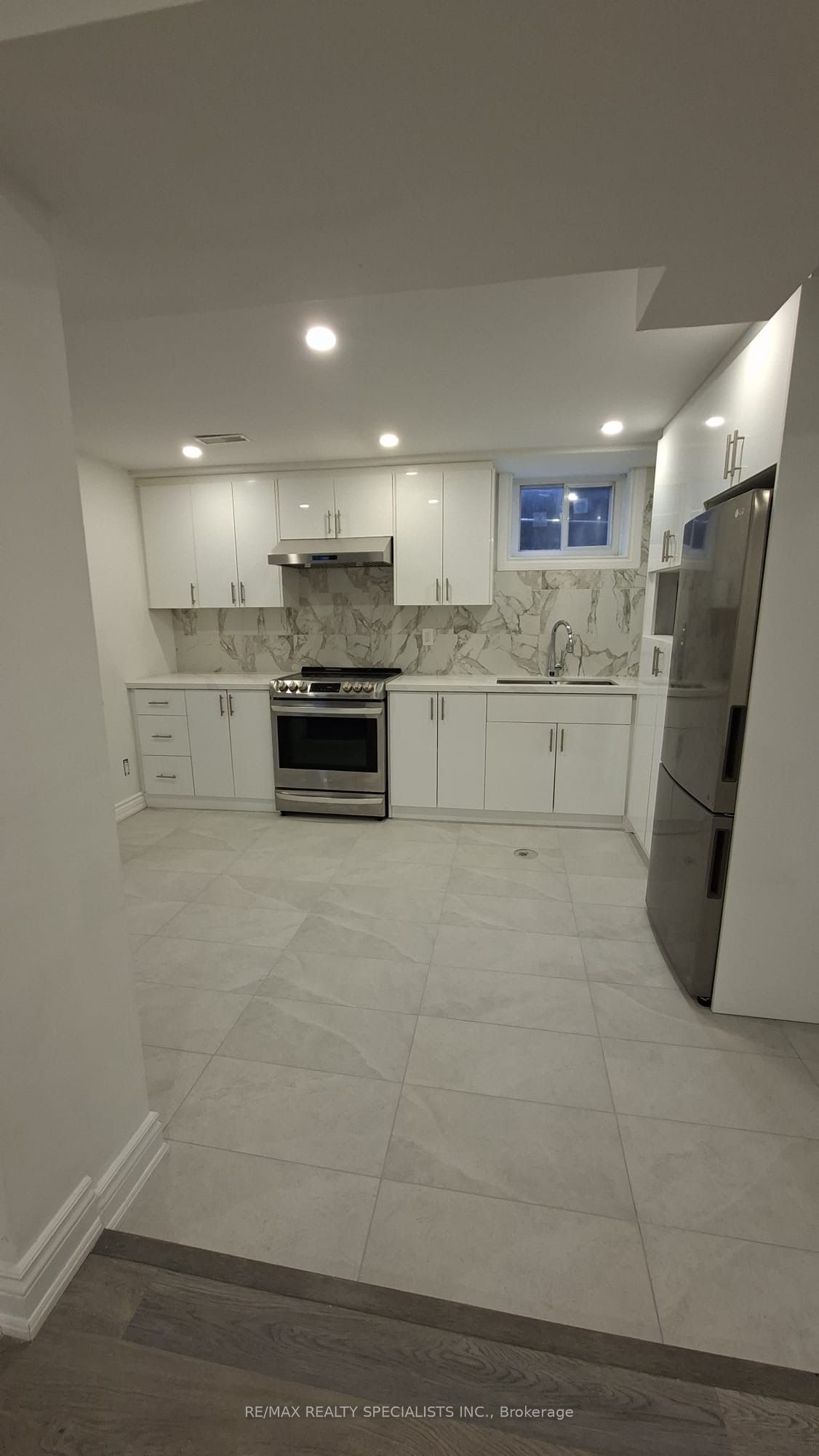 225 Waverly Street S Lower, Oshawa, On L1j 5v3