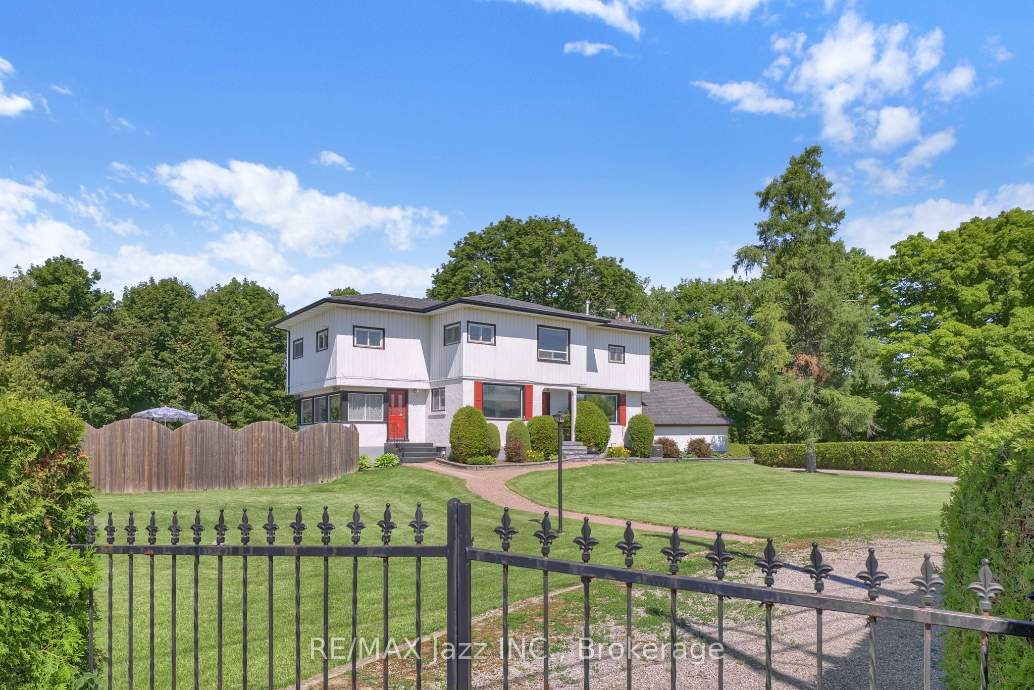 4860 Baldwin Street S, Whitby, On L1r 2w4