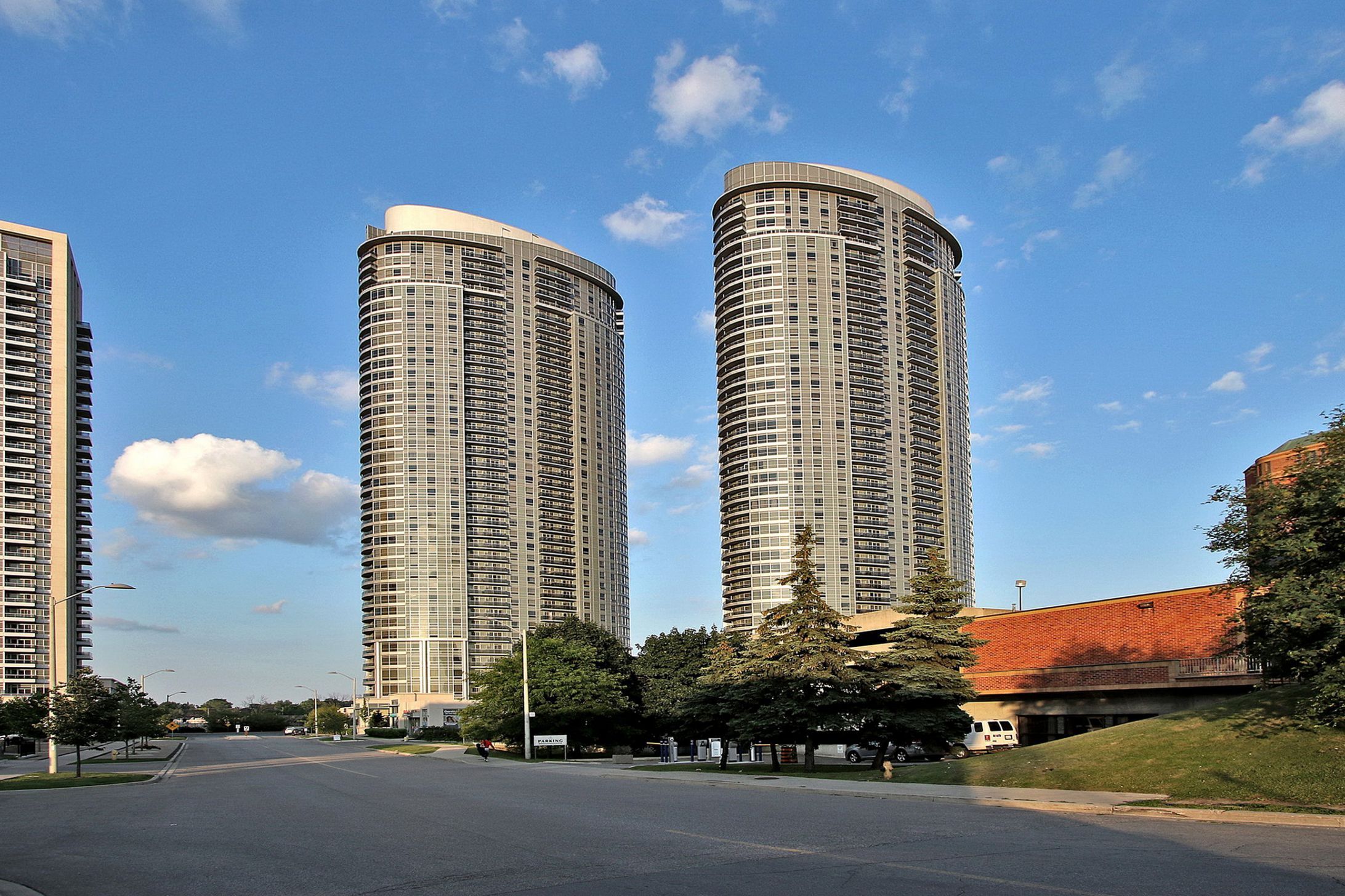 135 Village Green Square 1015, Toronto, On M1s 0g4