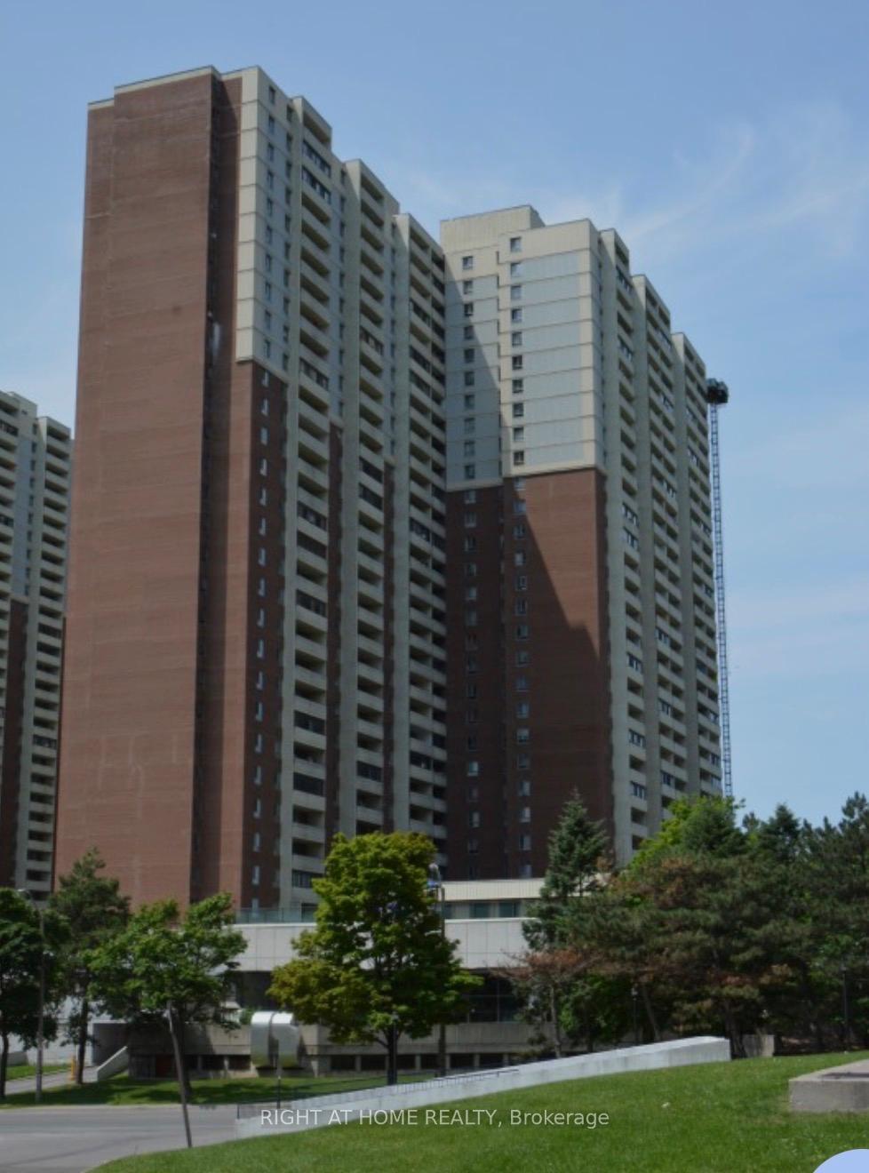 5 Massey Square 1508, Toronto, On M4c 5l6