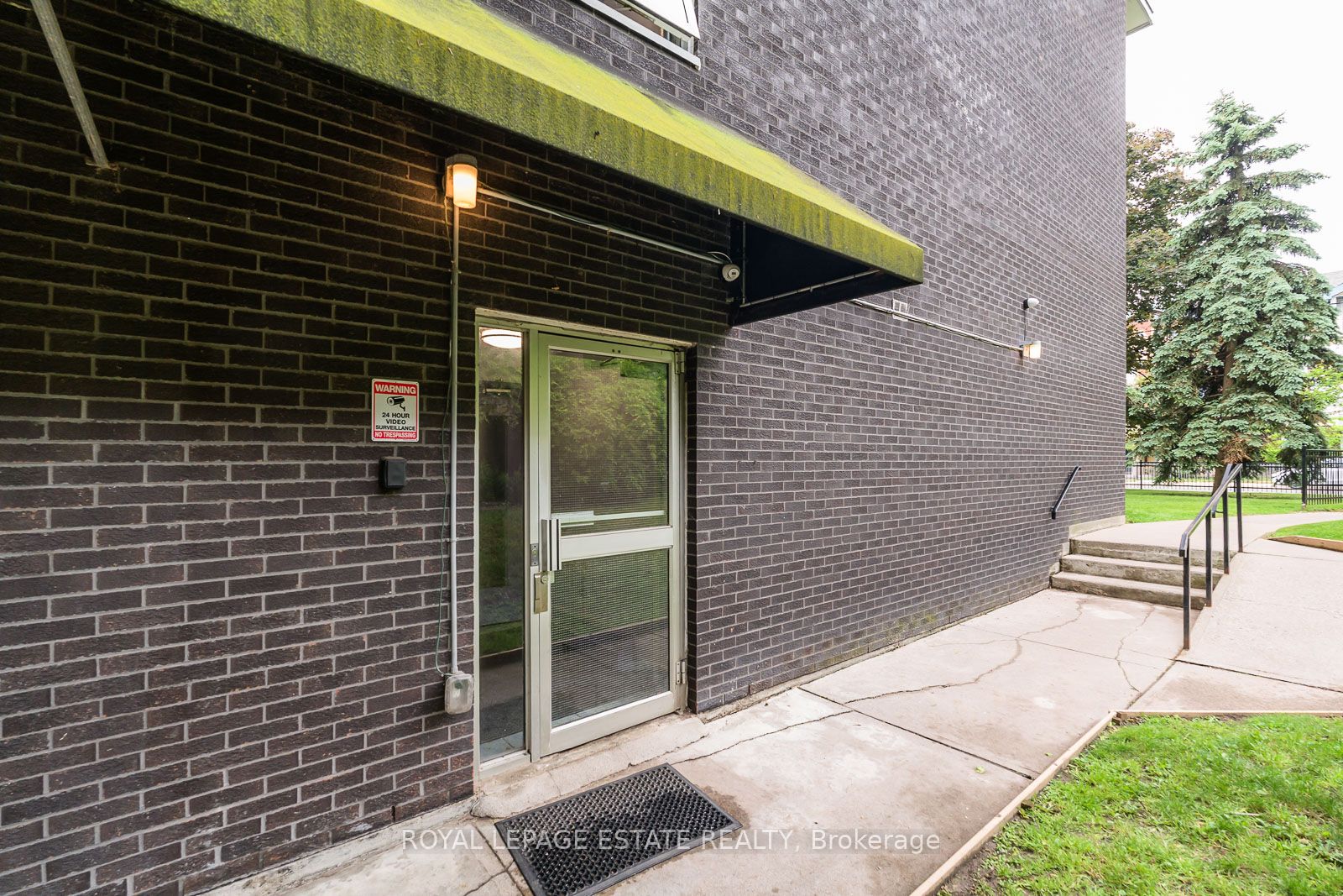 123 Woodbine Avenue 309, Toronto, On M4l 3v8