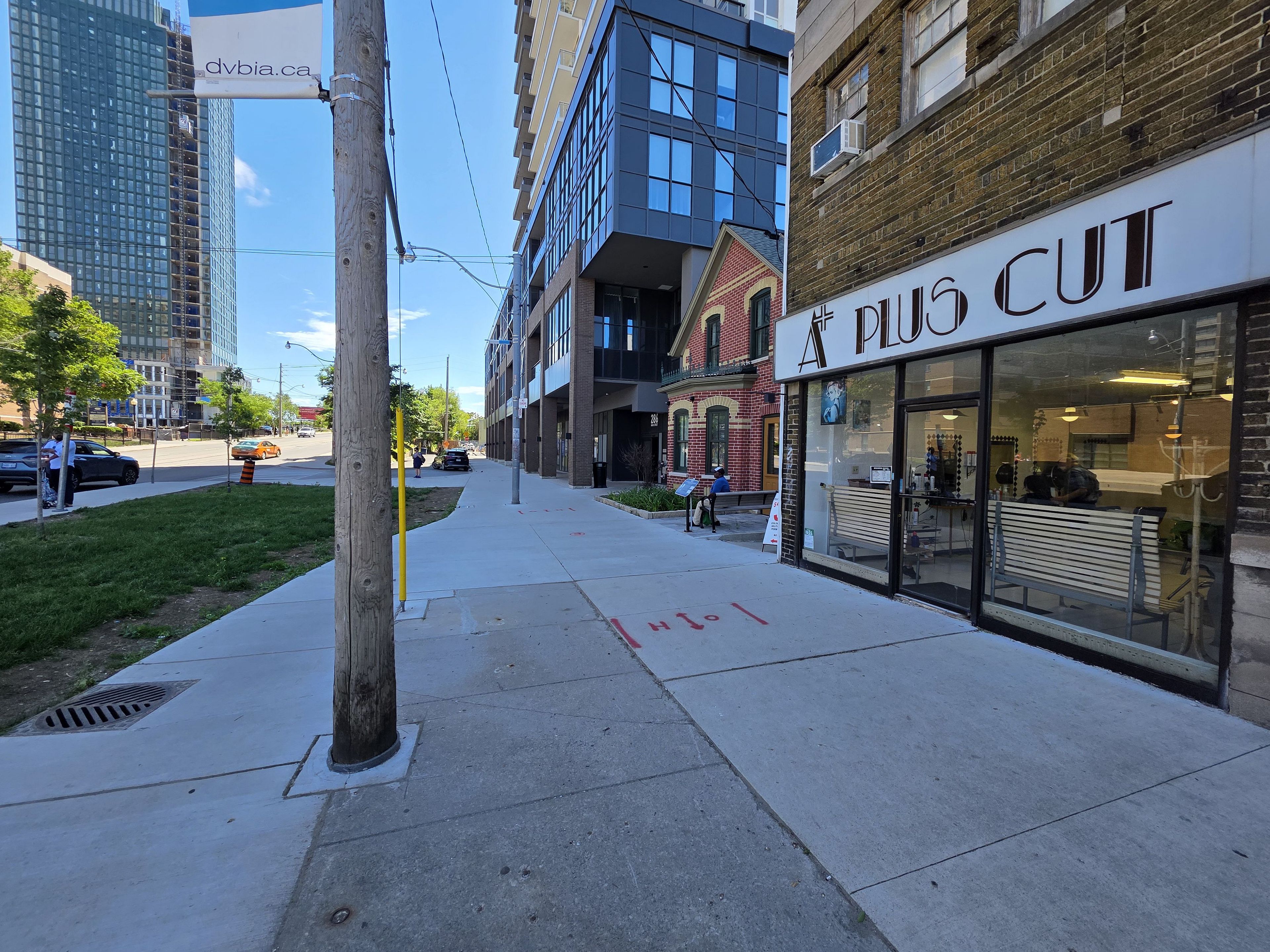 298 Main Street, Toronto, On M4c 1l4