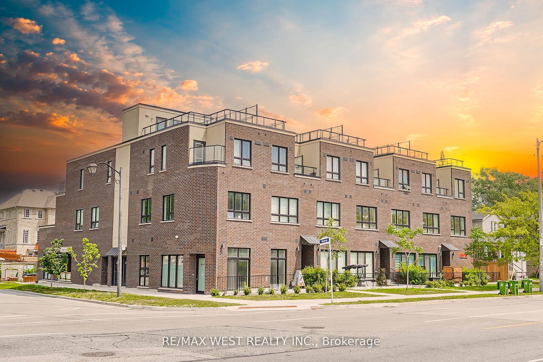 3686 St Clair Avenue E 110, Toronto, On M1m 0e4