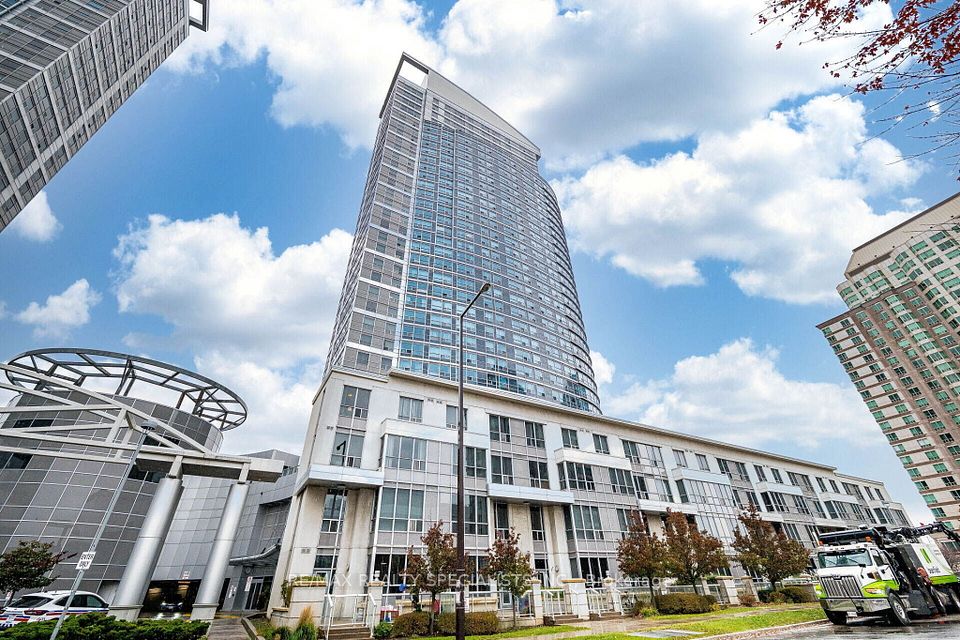 38 Lee Centre Drive 2803, Toronto, On M1h 3j7