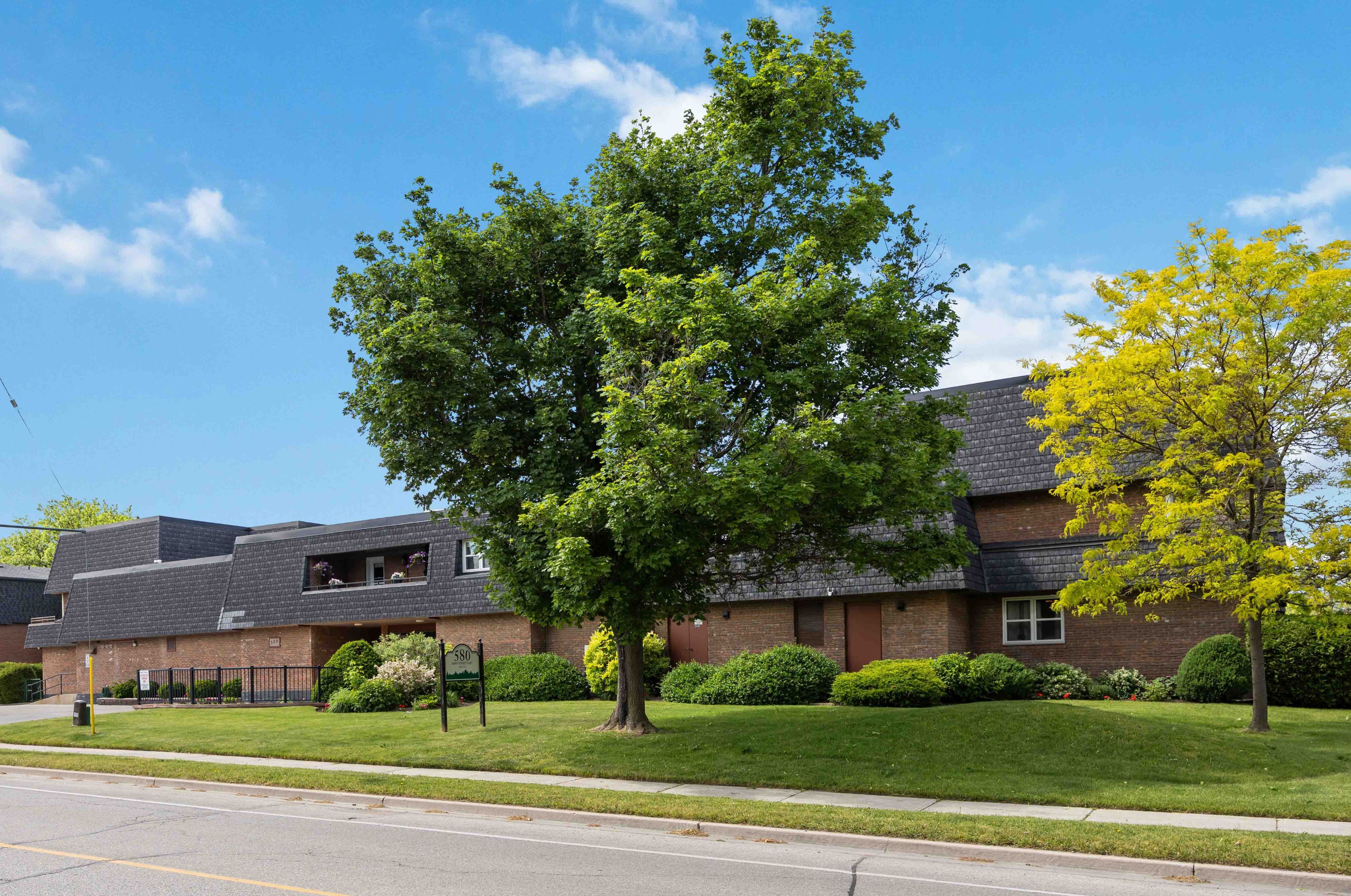 580 Mary Street E 214, Whitby, On L1n 2r3