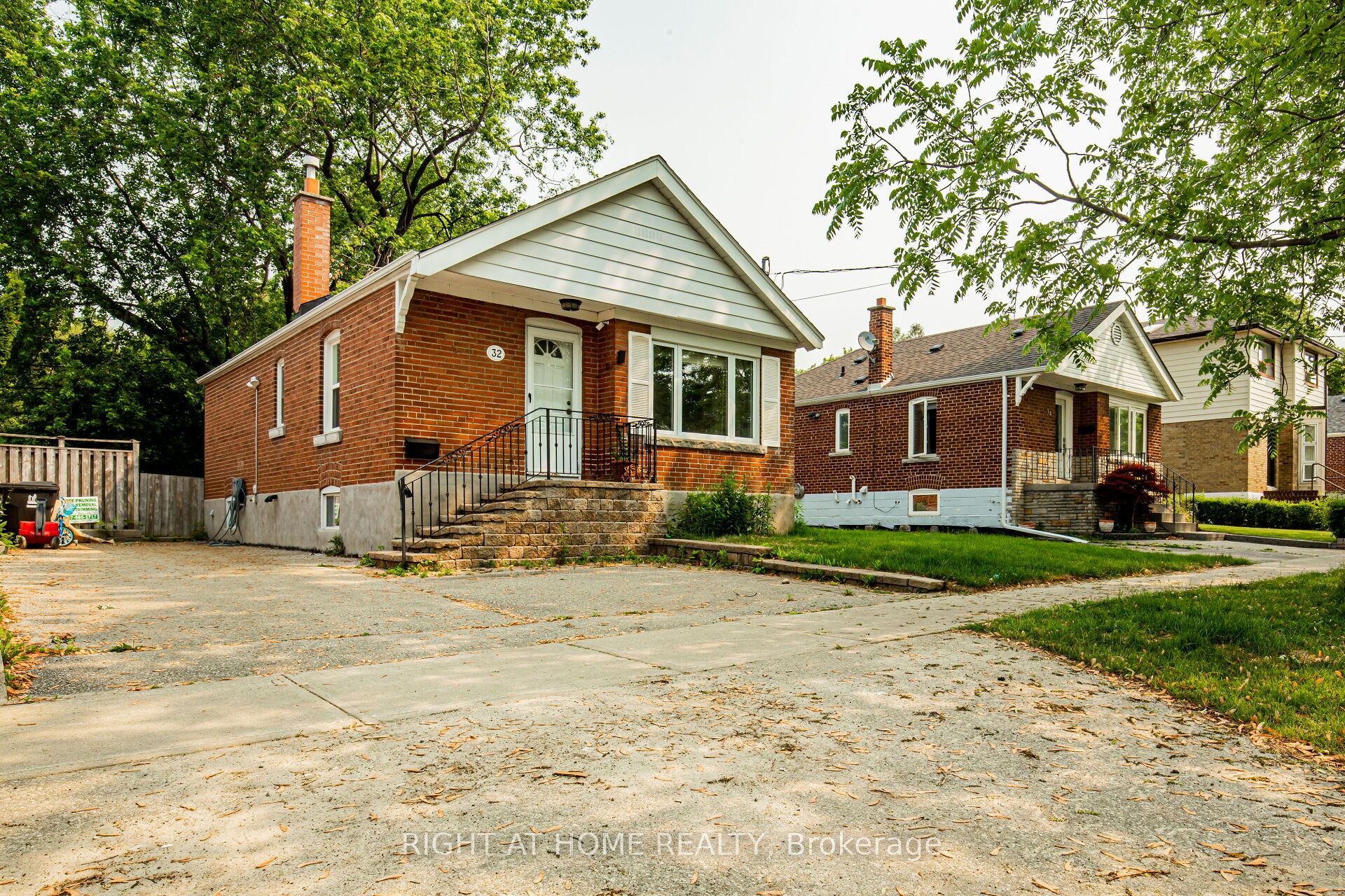 32 Florens Avenue, Toronto, On M1l 1r6