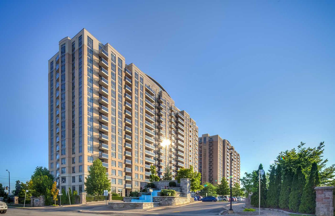 18 Mondeo Drive 727, Toronto, On M1p 5c8