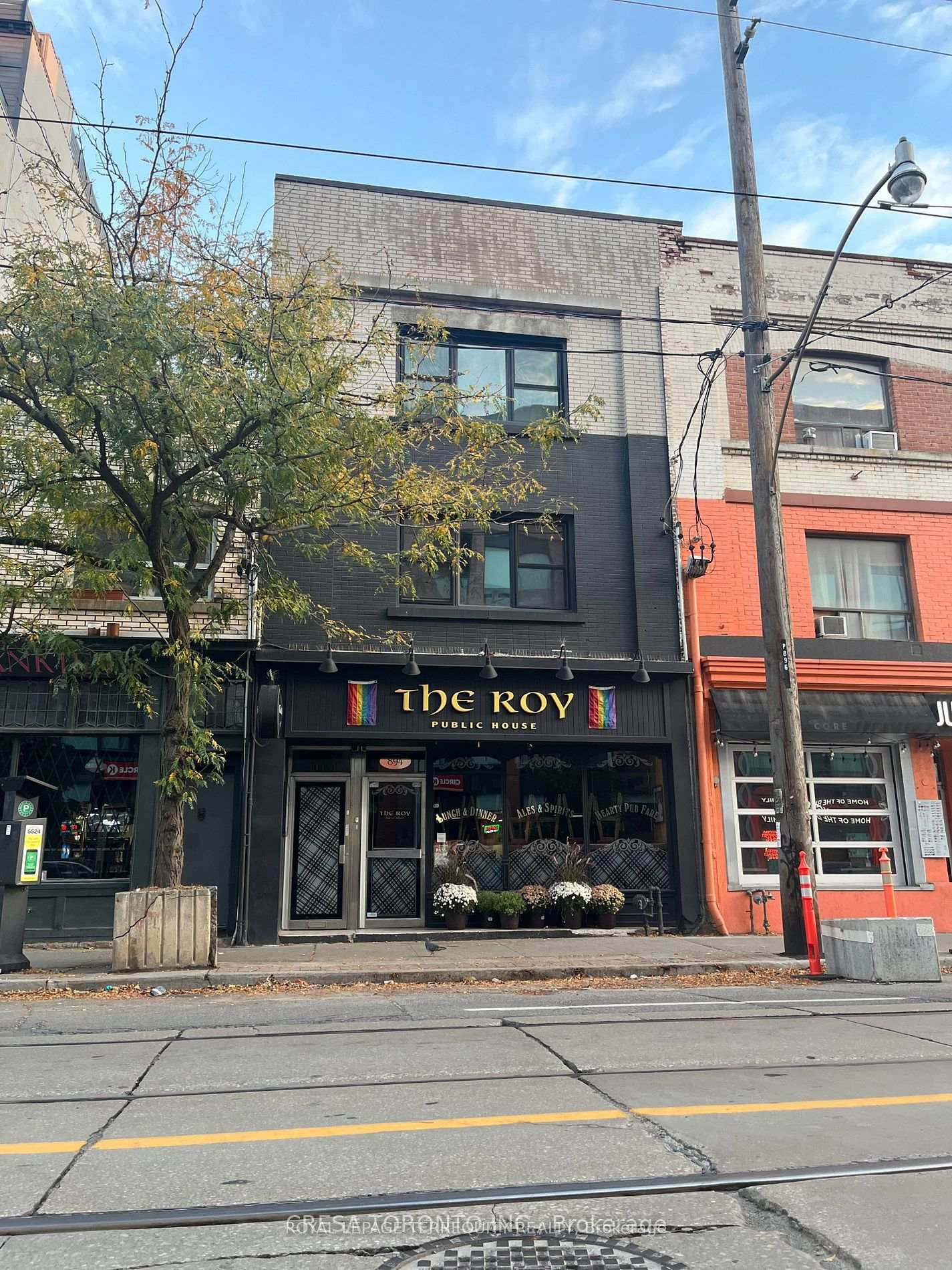 894 Queen Street E, Toronto, On M4m 1j3