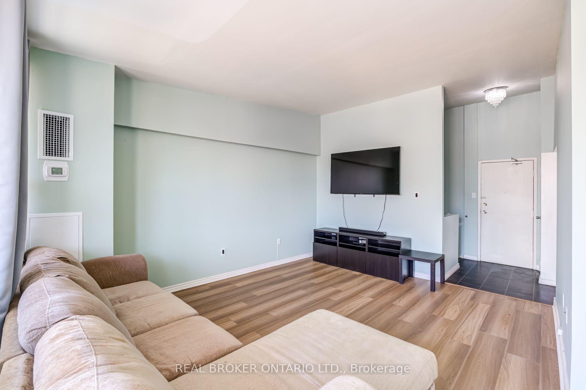4060 Lawrence Avenue E 402, Toronto, On M1e 4v4