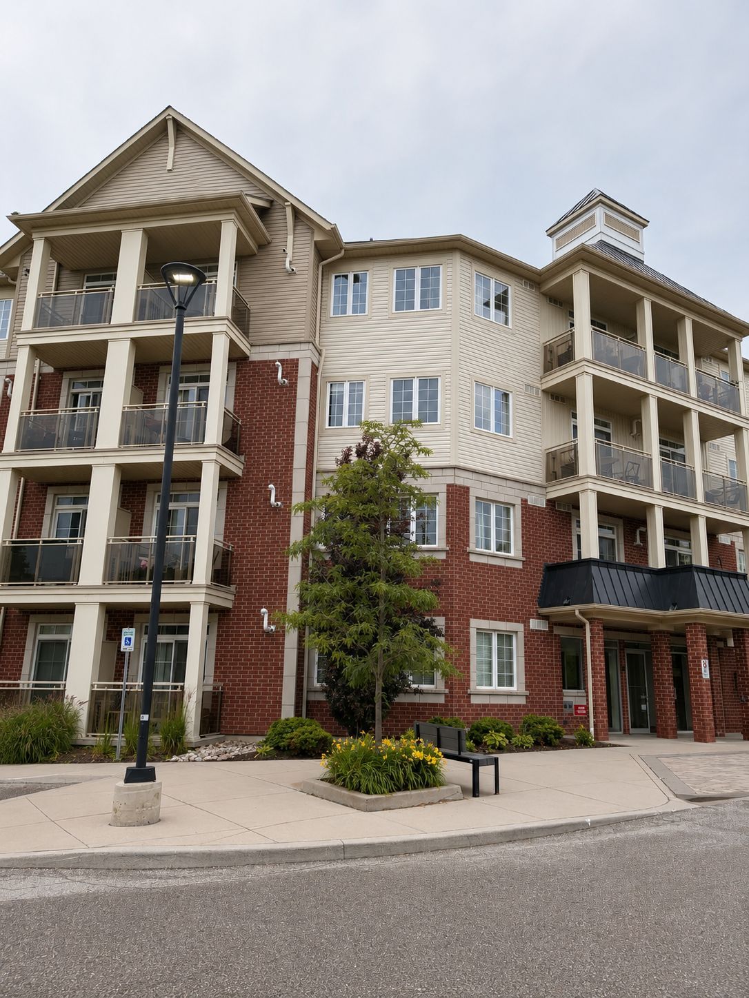 80 Aspen Springs Drive 124, Clarington, On L1c 0v4