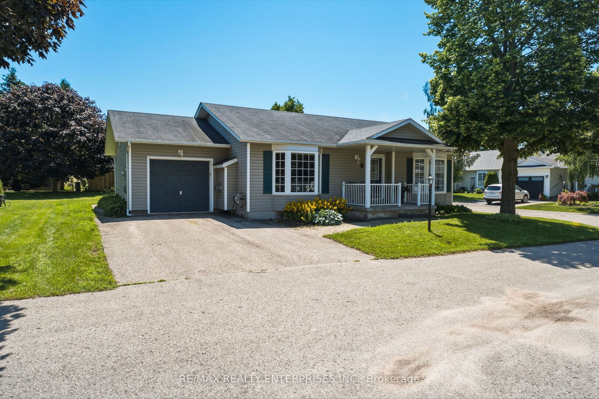1 Huron Court, Clarington, On L1b 1a2