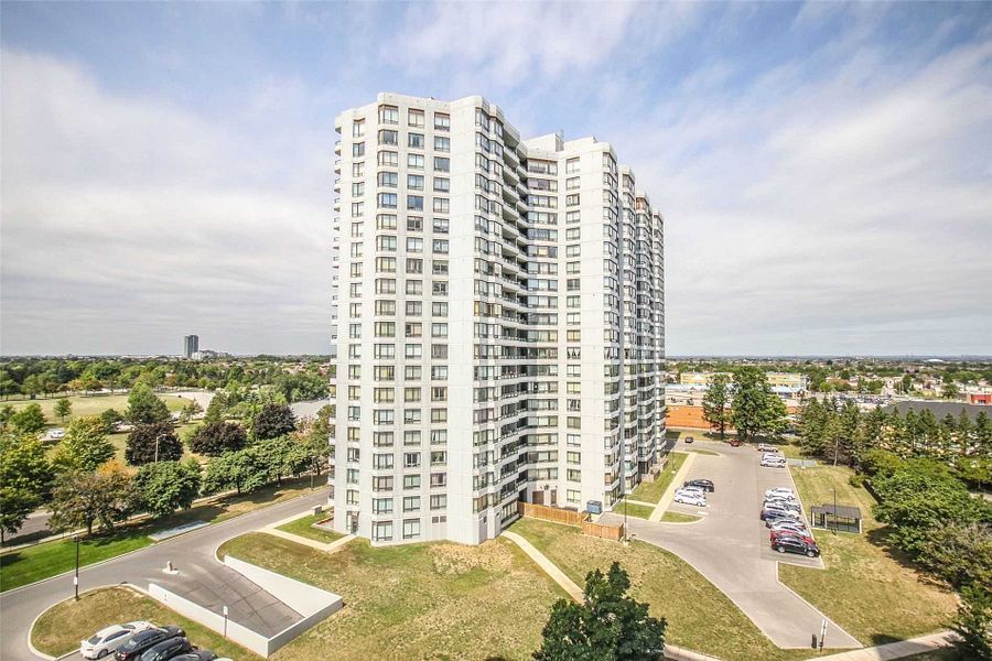 330 Alton Towers Circle 912, Toronto, On M1v 5h3