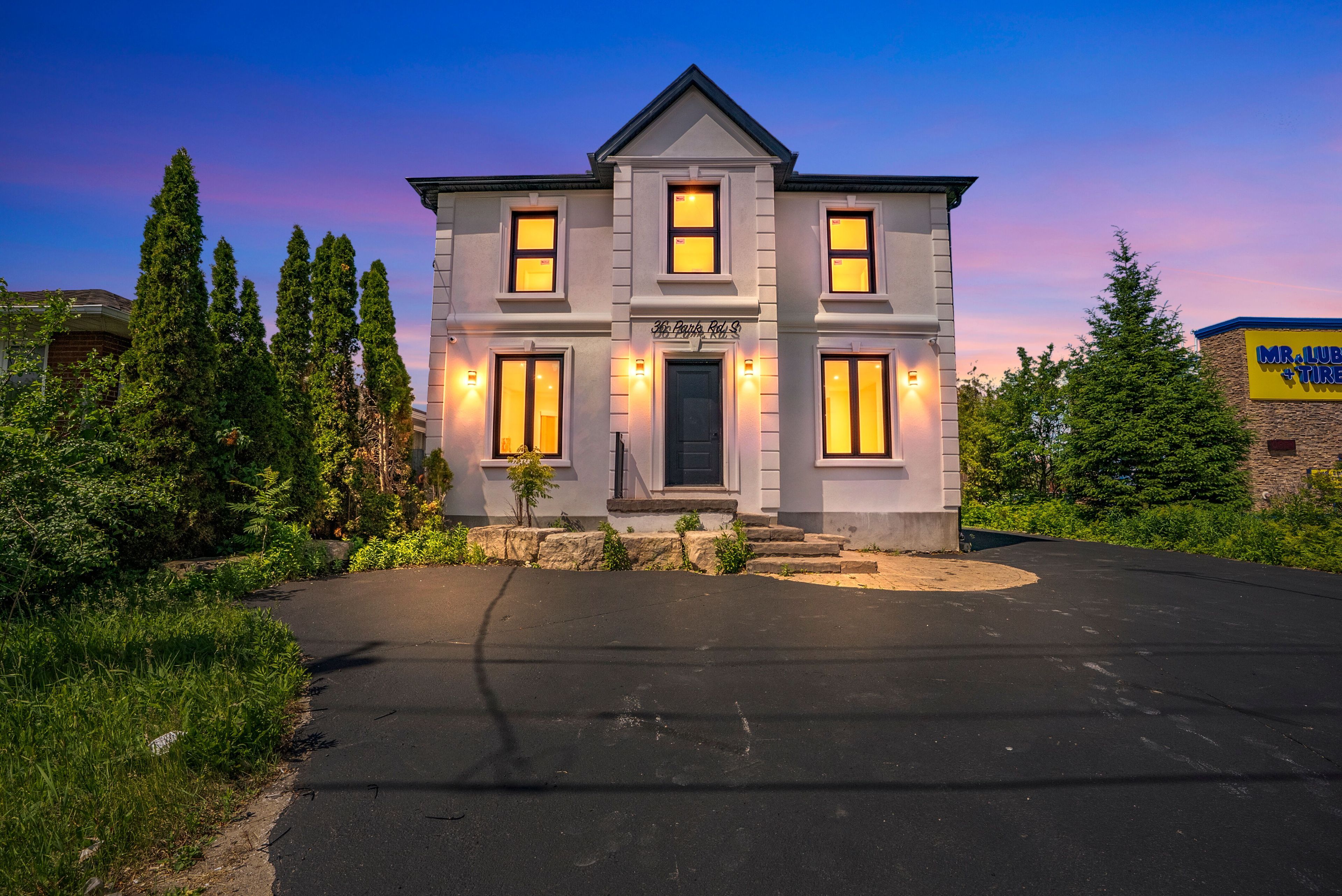 36 Park Road S, Oshawa, On L1j 4g8
