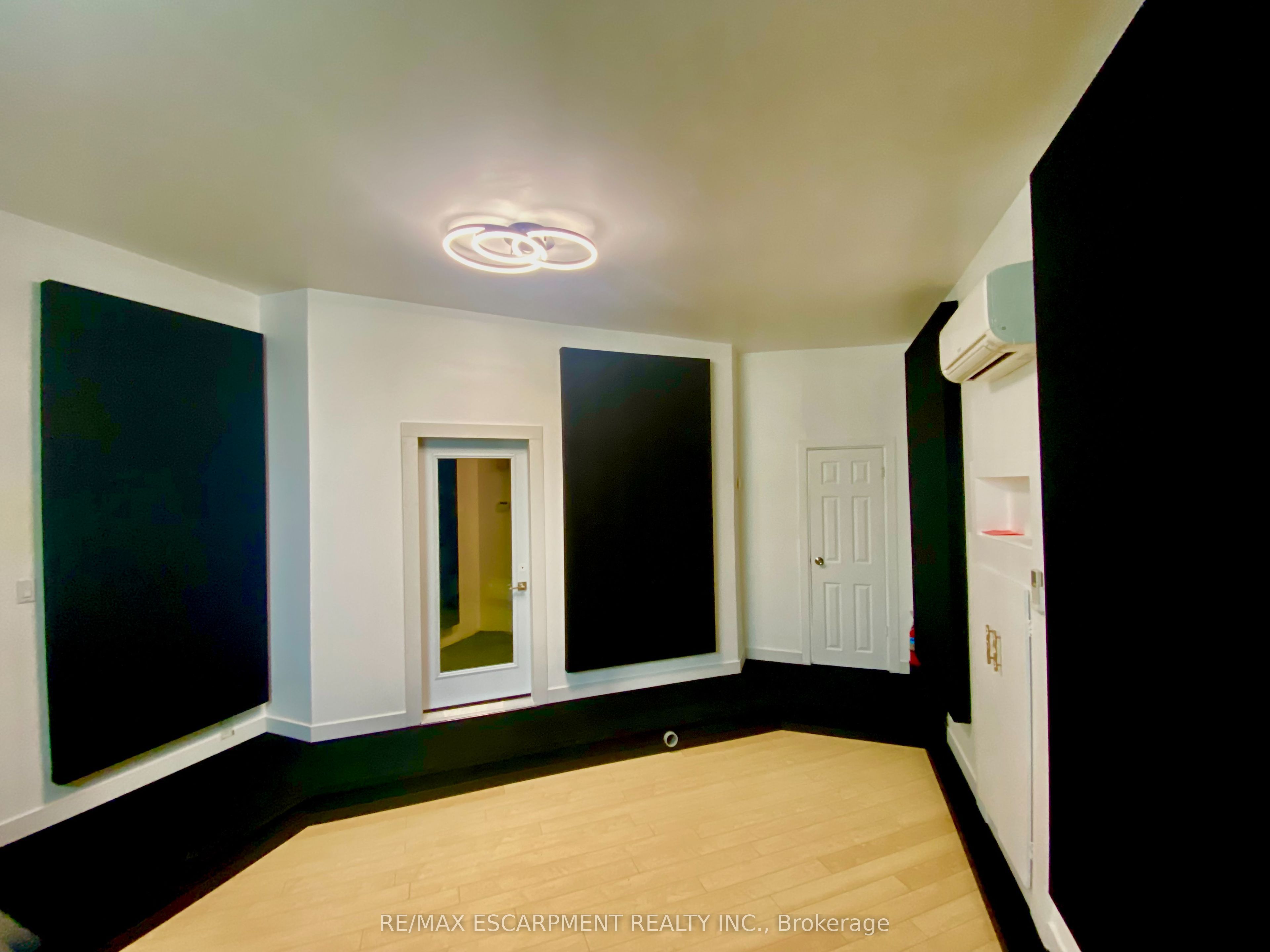 33 Villers Street, Toronto, On M5a 1a9