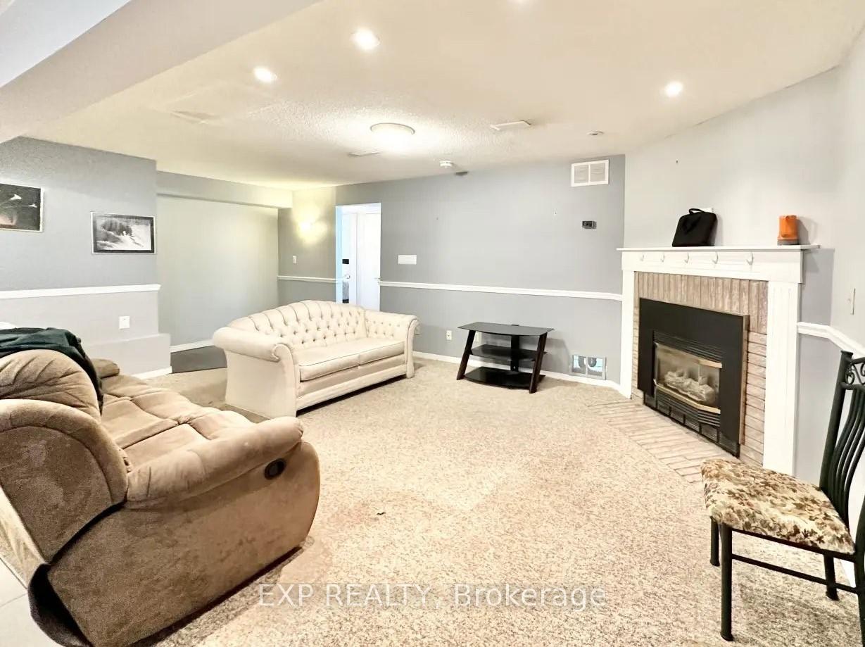 52 Waywell Street N Bsmt, Whitby, On L1n 8n9