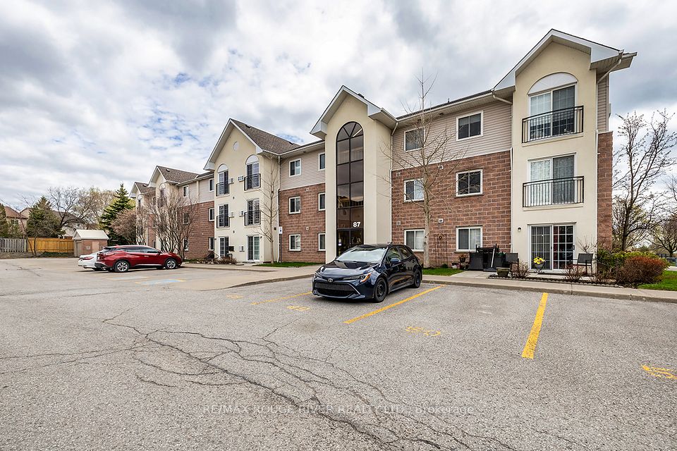87 Aspen Springs Drive 307, Clarington, On L1c 5j8