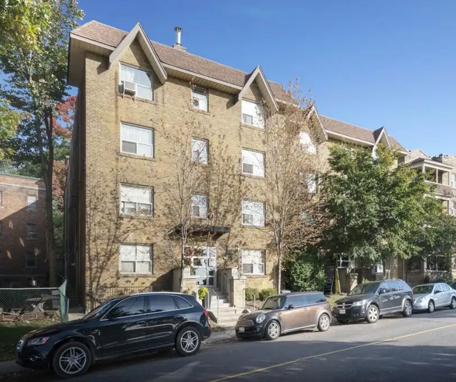 2402 Queen Street E 7, Toronto, On On M1n 1a2