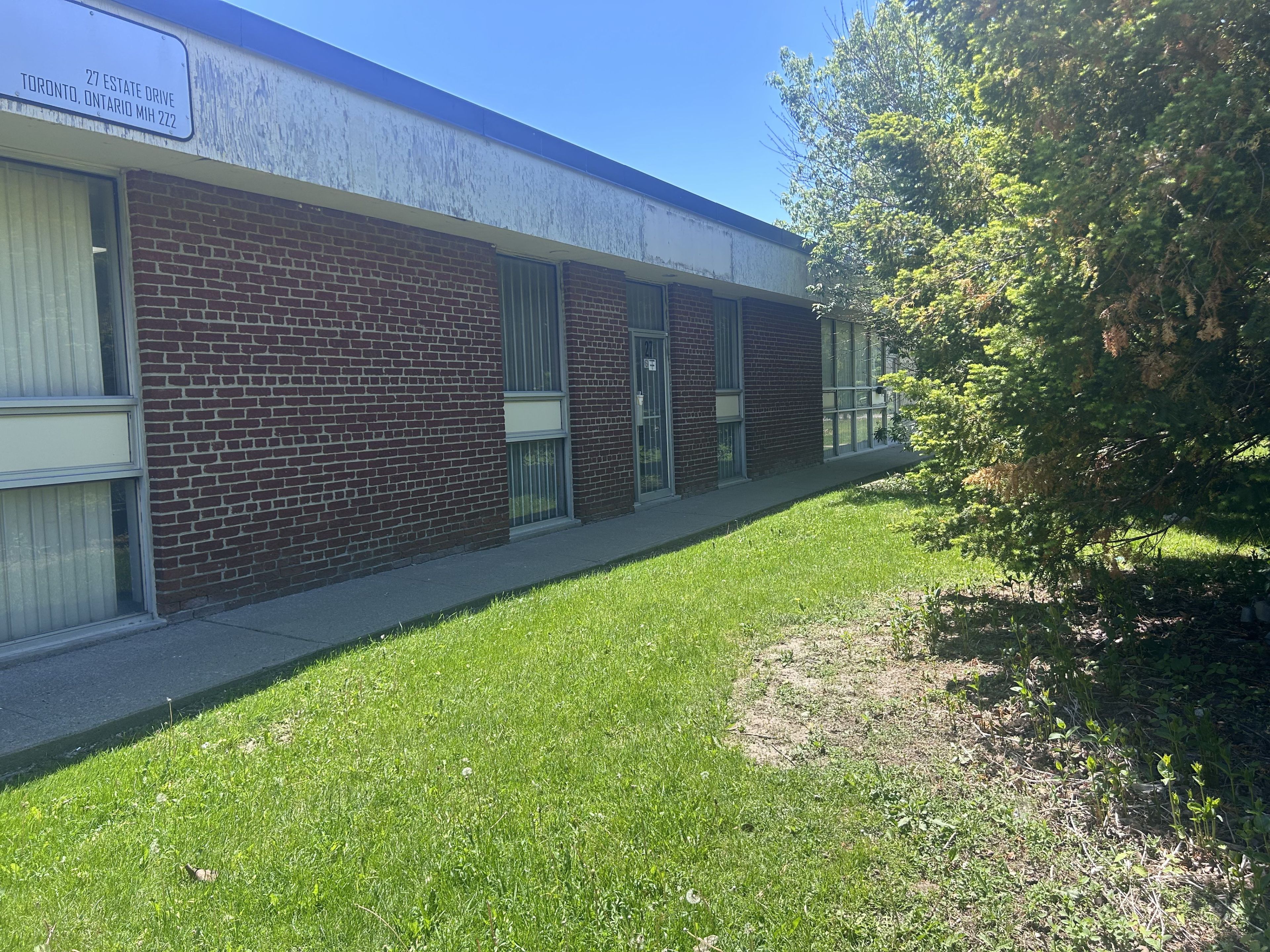 27 Estate Drive, Toronto, On M1h 2z2