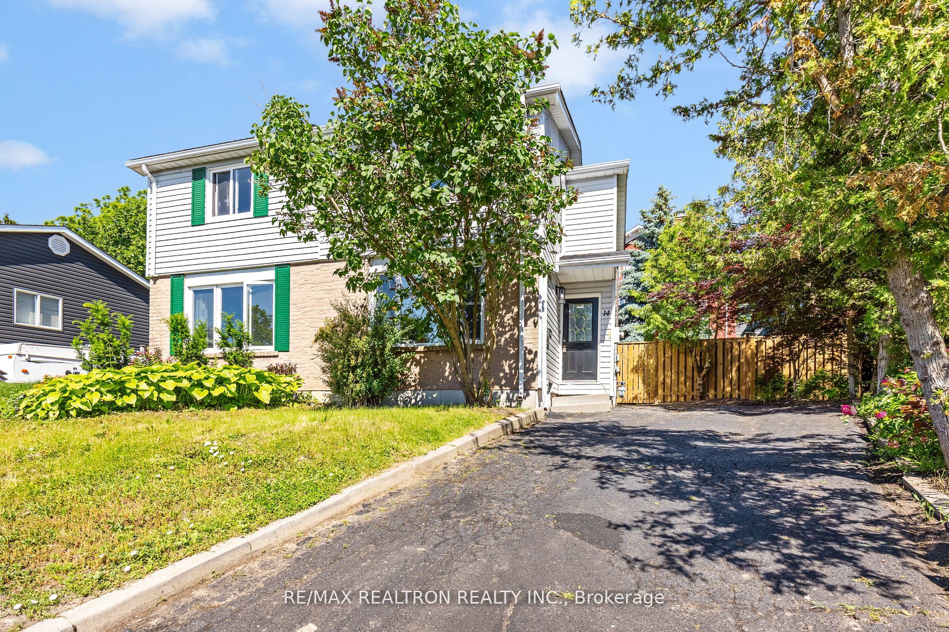 14 Grassmere Avenue, Oshawa, On L1h 3x4