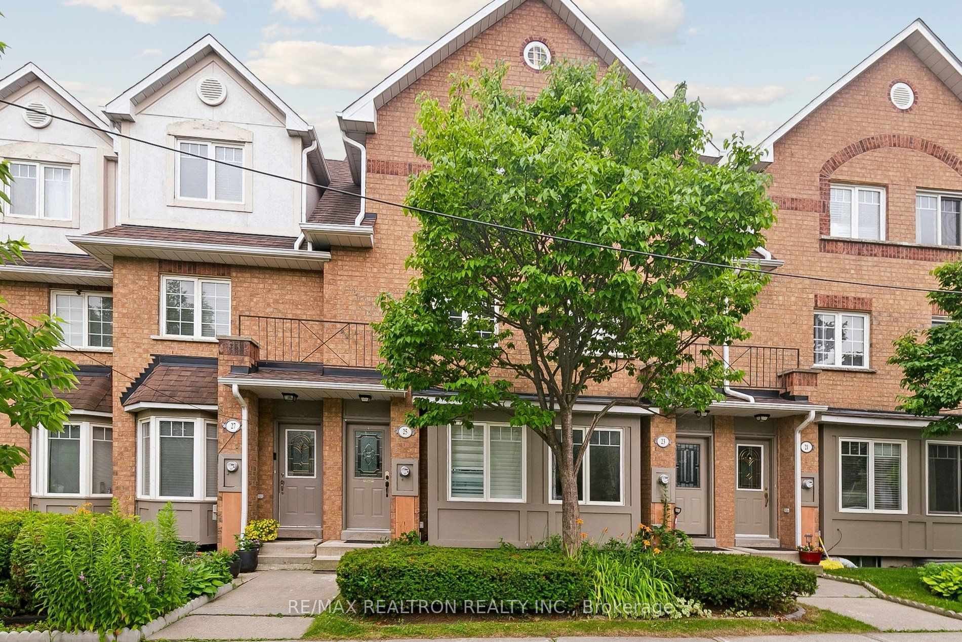 25 Hedge End Road, Toronto, On M1b 5z4