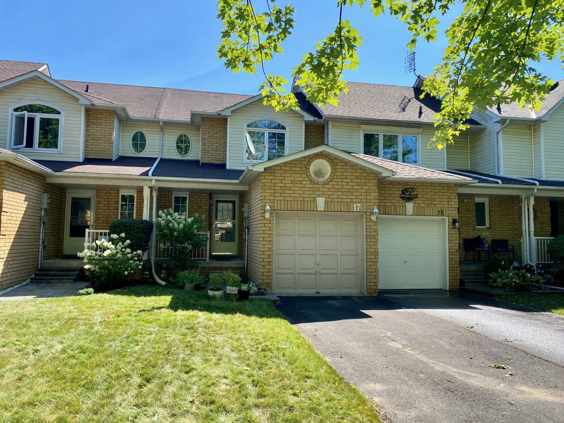 17 Pidduck Street, Clarington, On L1e 2w3