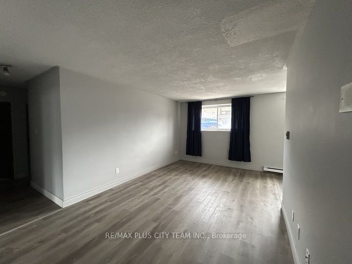200 Park Road 101, Oshawa, On L1j 4l8