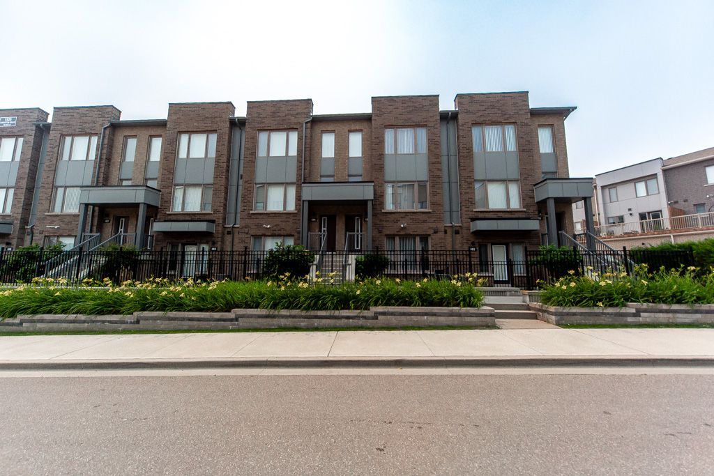 1525 Kingston Road 103, Pickering, On L1v 0e9