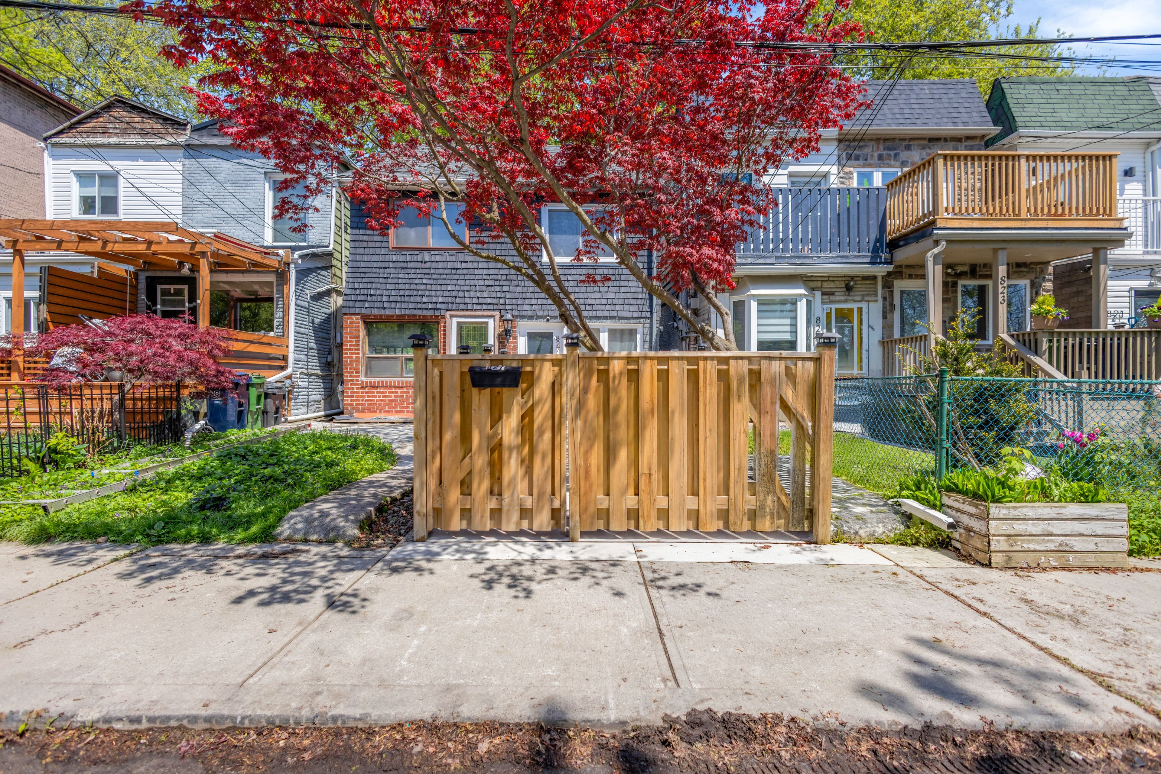827 Craven Road, Toronto, On M4l 2z7