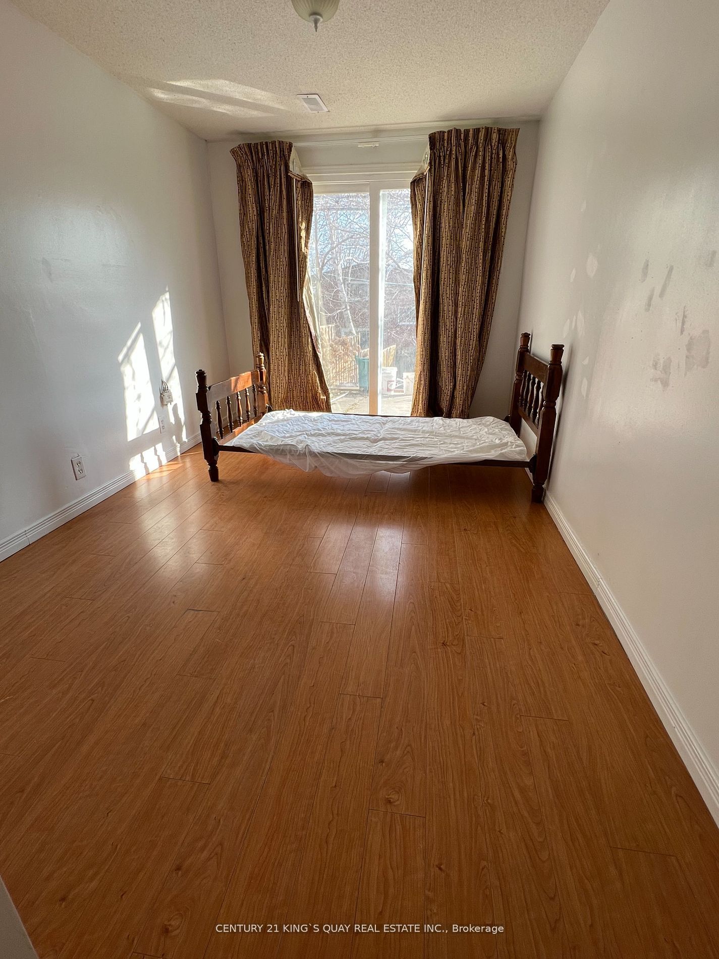 74 Glendower Circuit Lower, Toronto, On M1t 2z4