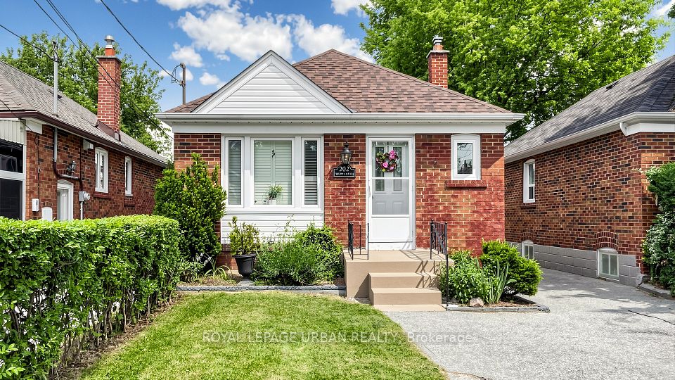 202 Virginia Avenue, Toronto, On M4c 2t7
