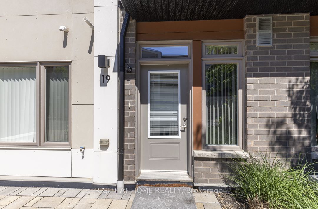 60 Orchid Place Drive 19, Toronto, On M1b 0c4