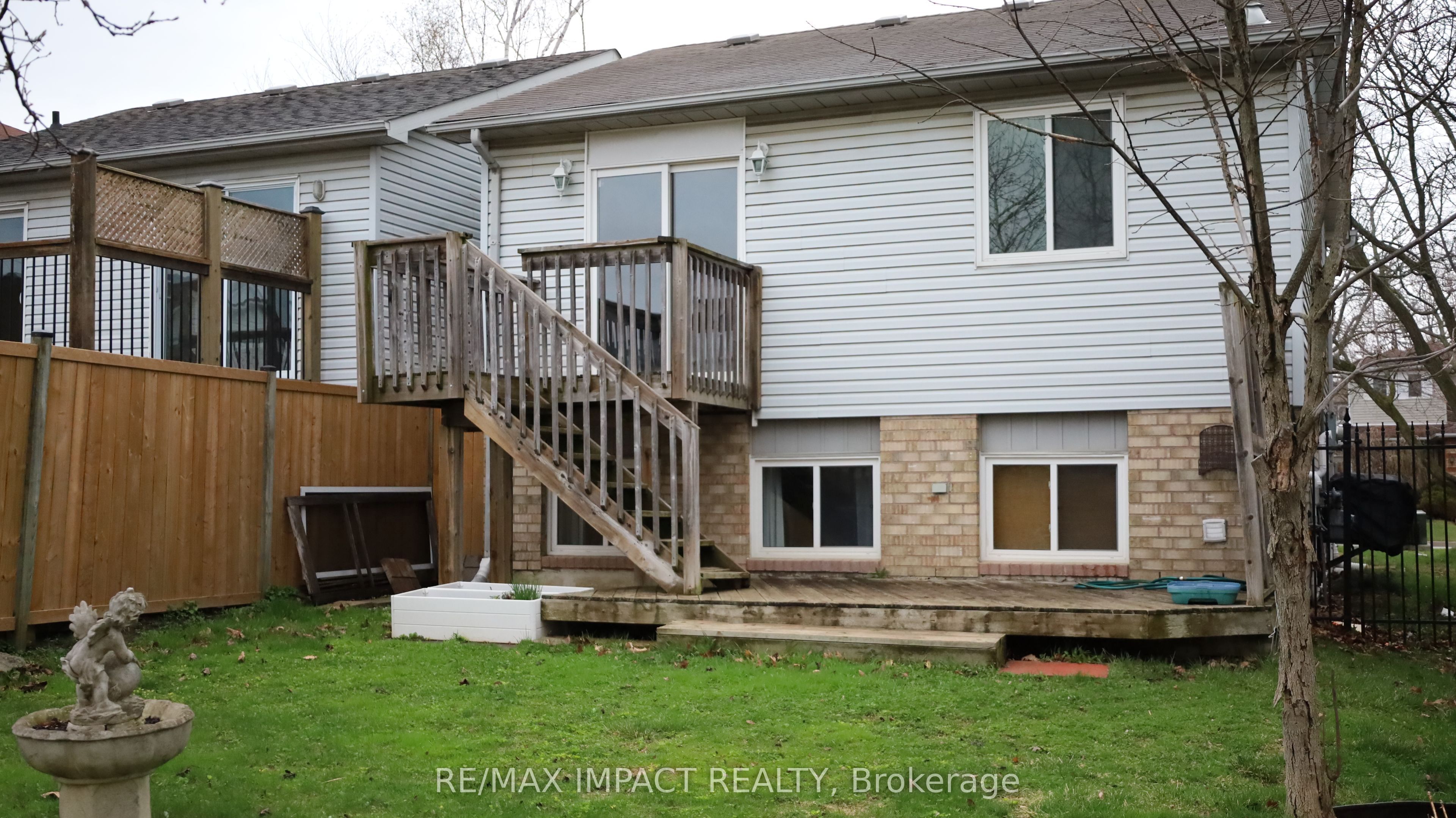 11 Fenwick Avenue, Clarington, On L1c 4r6
