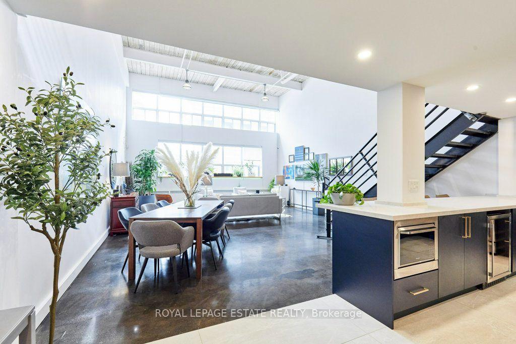 1173 Dundas Street E 217, Toronto, On M4m 3p1