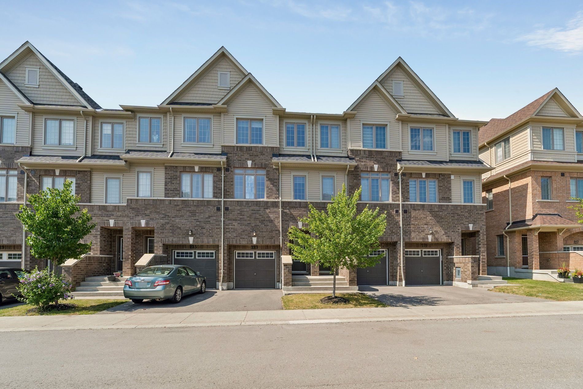 223 Danzatore Path, Oshawa, On L1l 0p9