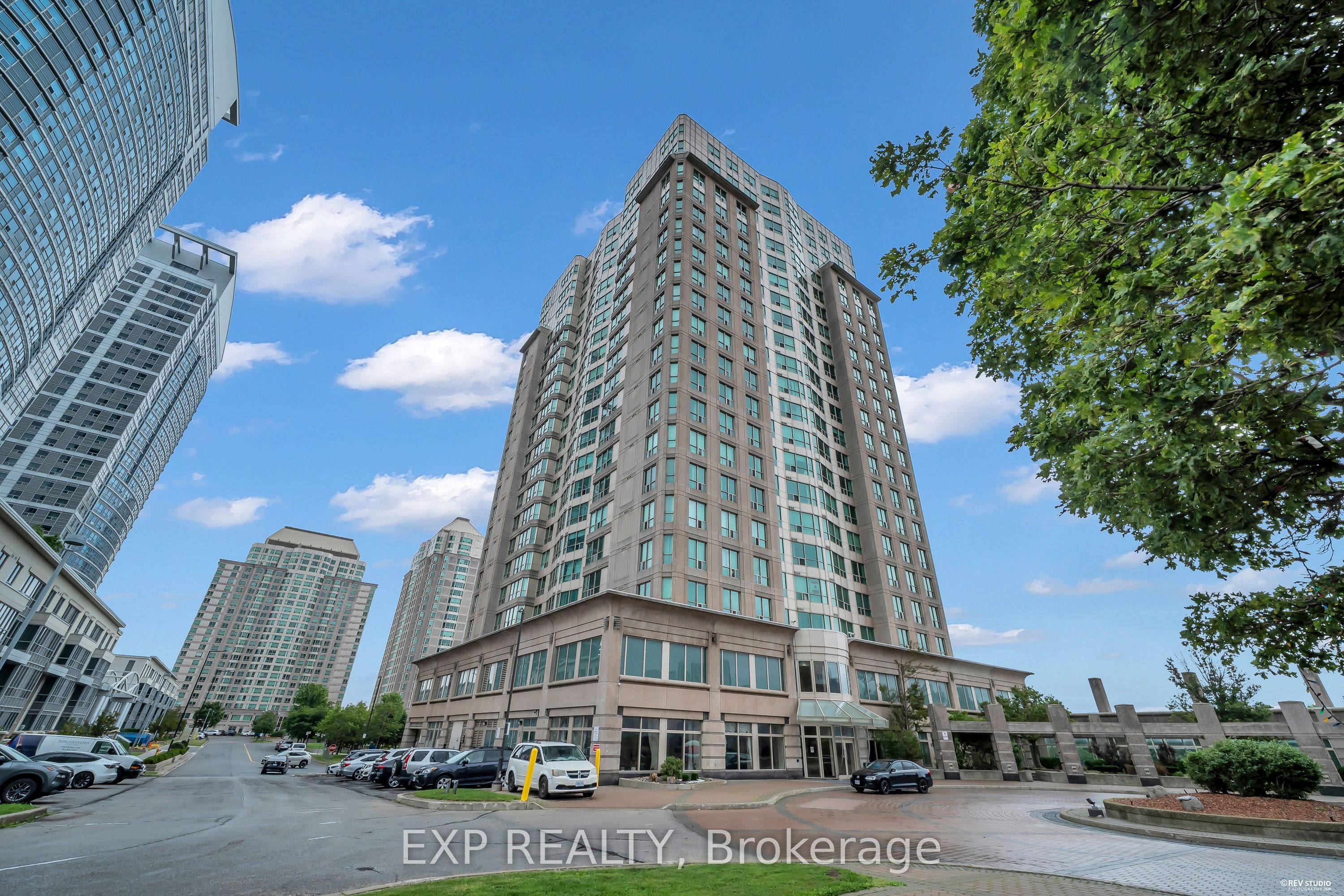 8 Lee Centre Drive N 1016, Toronto, On M1h 3h8
