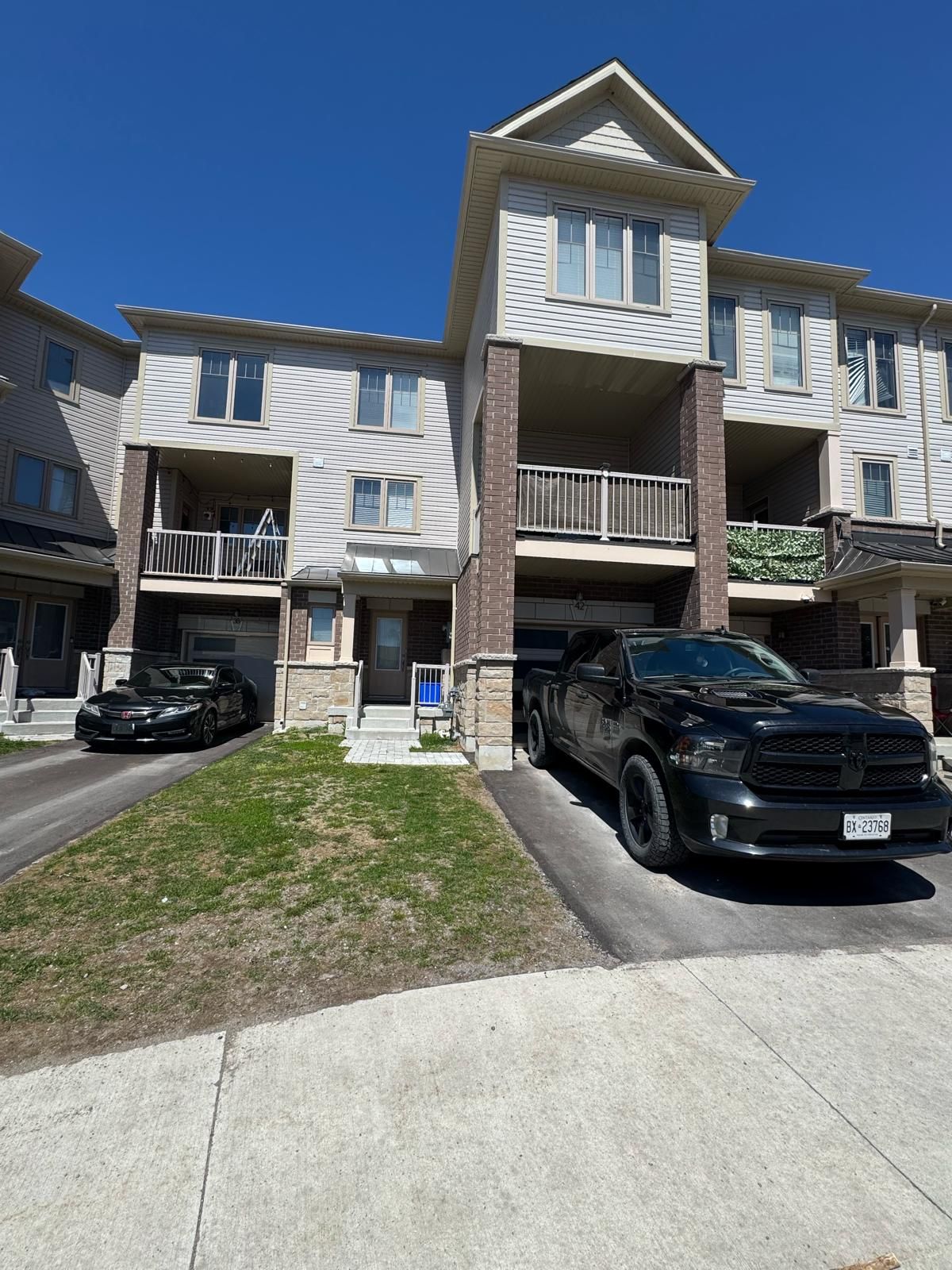 42 Ambereen Place E, Clarington, On L1c 7h5
