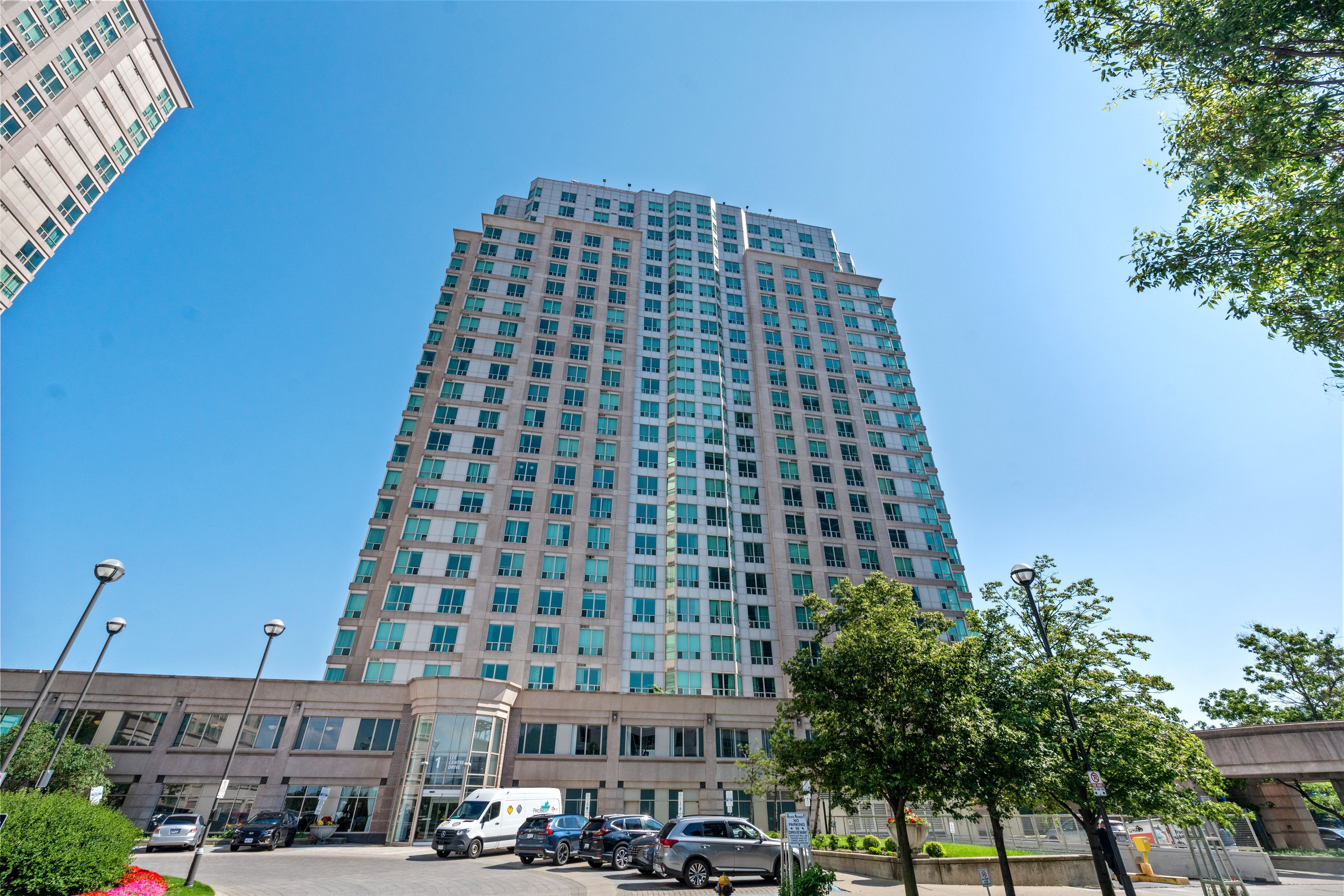1 Lee Centre Drive 313, Toronto, On M1h 3j2