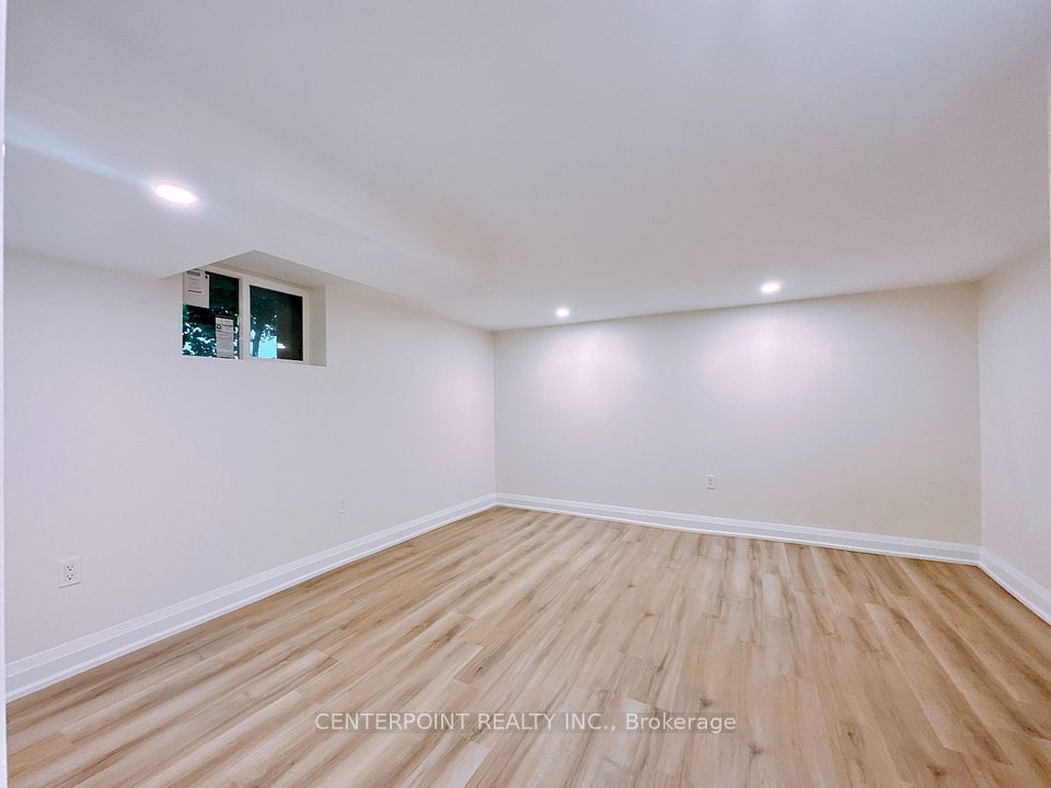 555 Military Trail Apt 4, Toronto, On M1e 4s7
