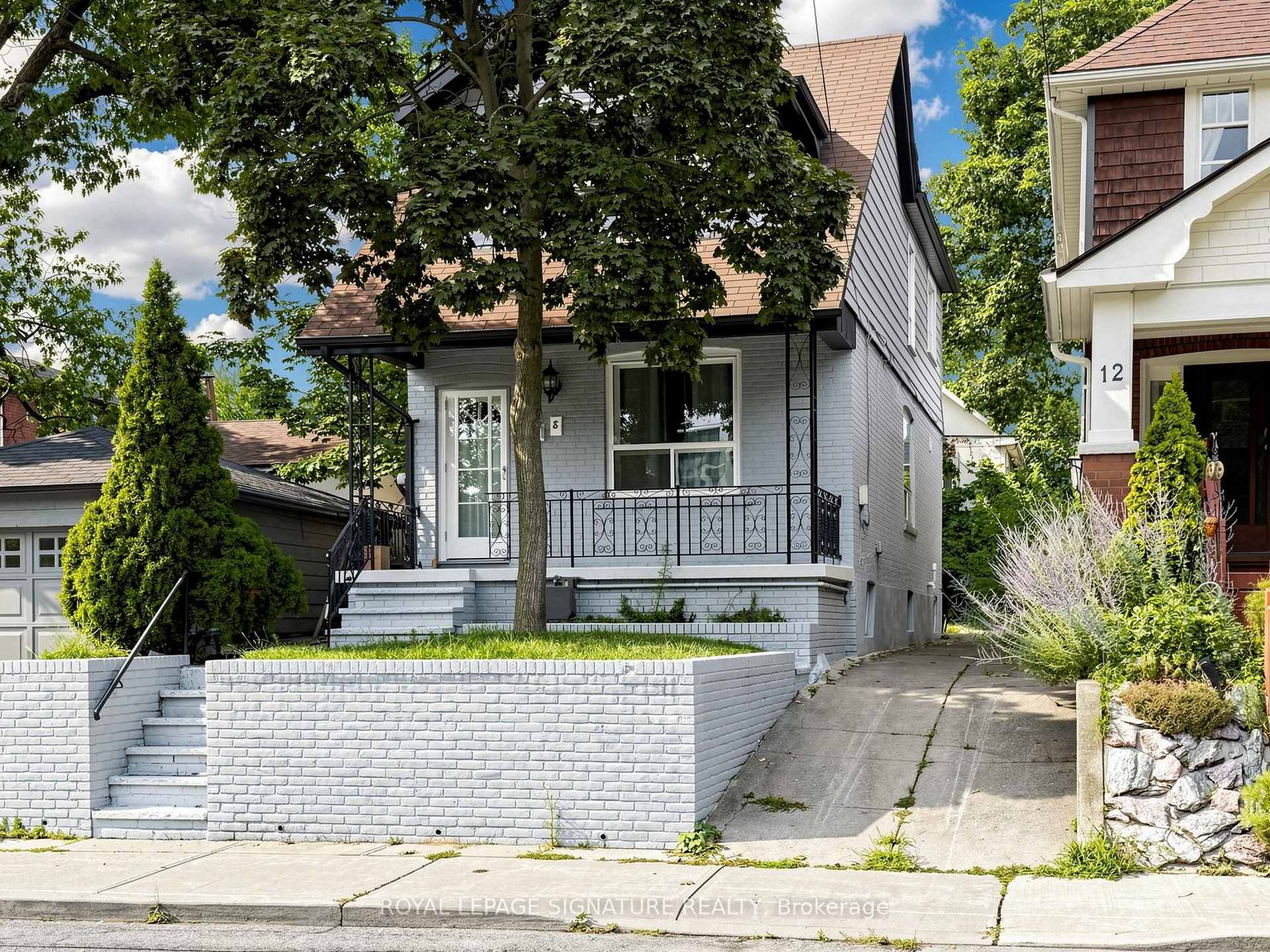 8 Harris Avenue, Toronto, On M4c 1p4