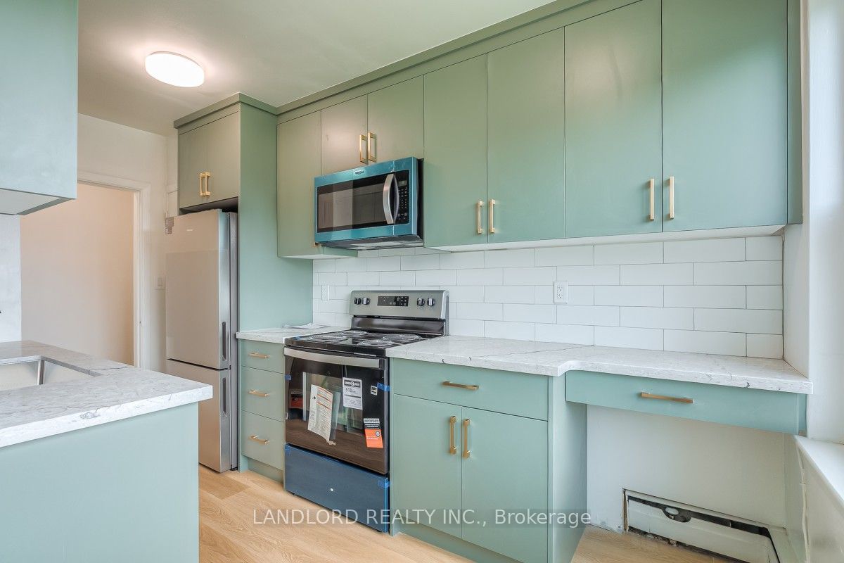111 Craydon Road 204, Whitby, On L1n 2b5
