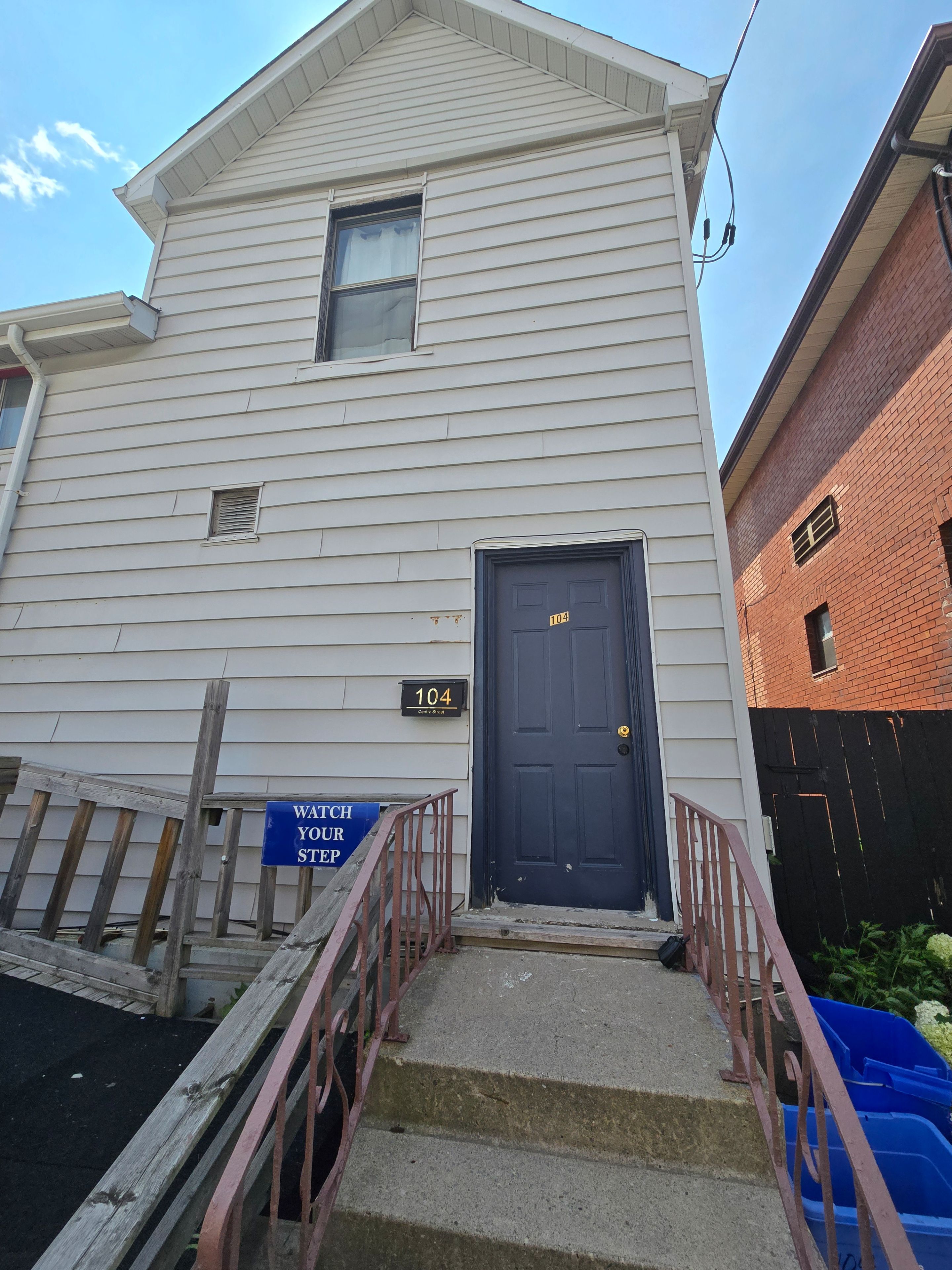 104 Centre Street N, Oshawa, On L1g 4b8