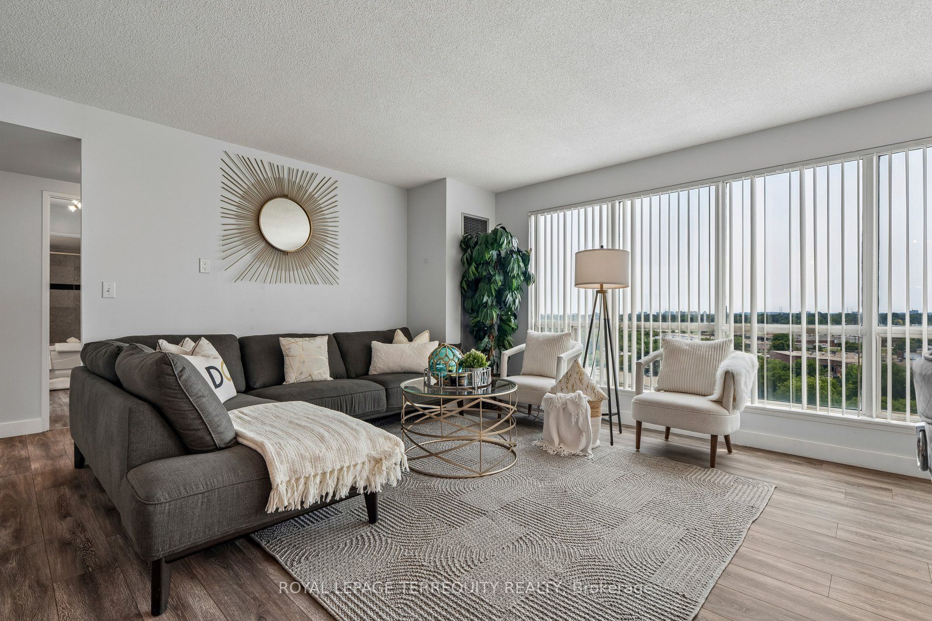 18 Lee Centre Drive 906, Toronto, On M1h 3h5