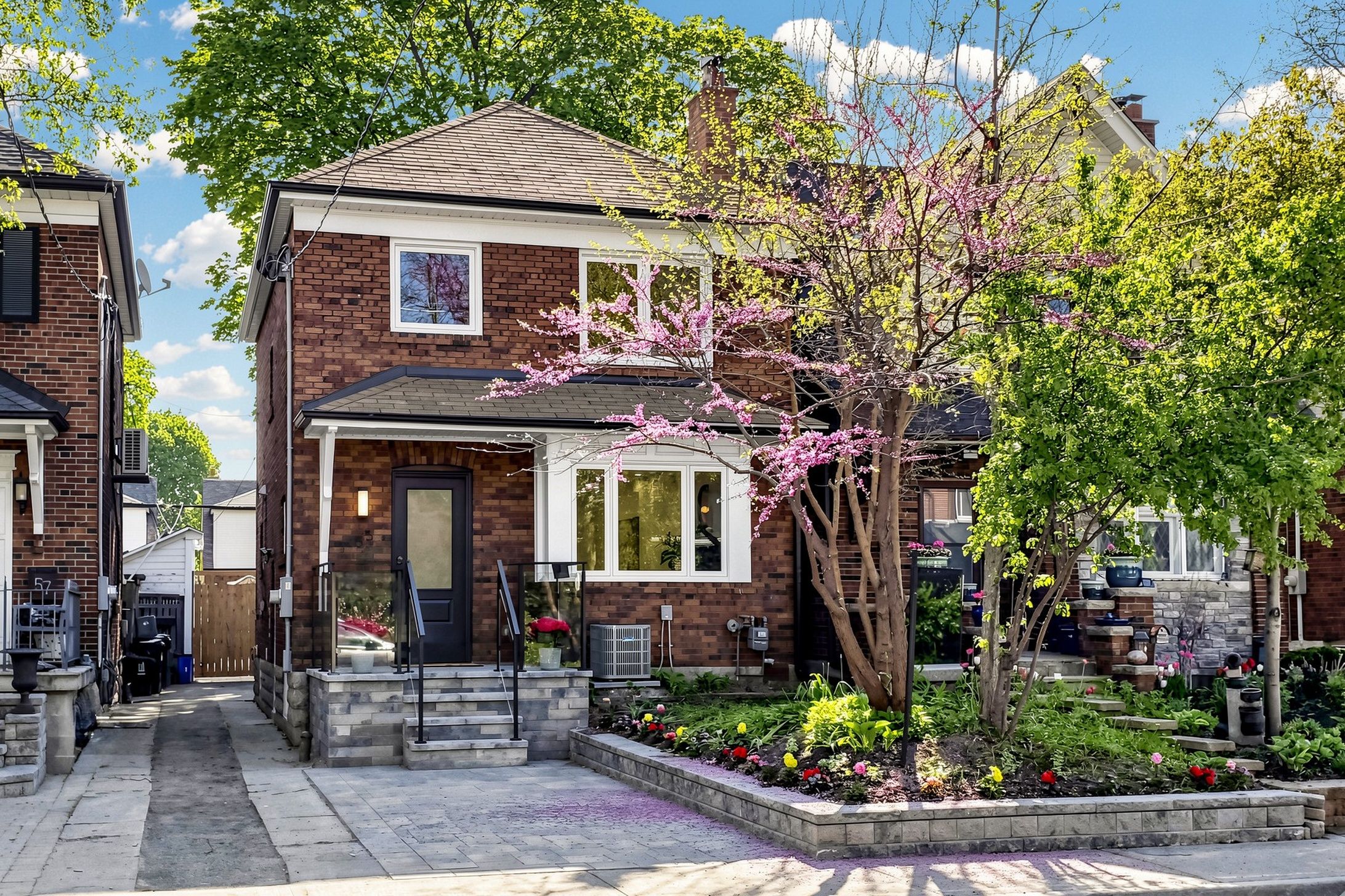 55 Chilton Road, Toronto, On M4j 3c7
