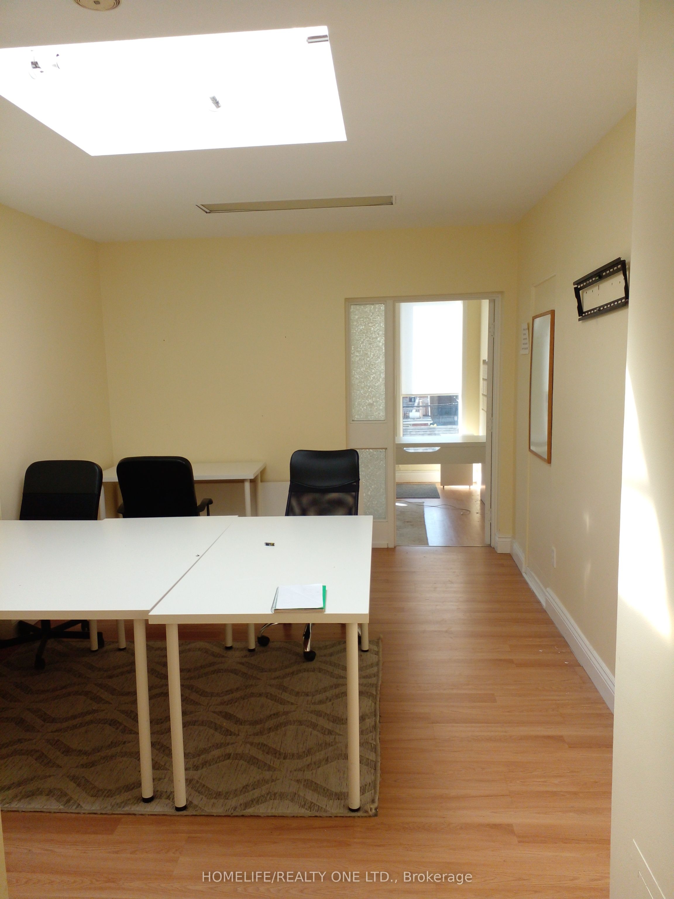 115 S Danforth Avenue 304, Toronto, On M4k 1n2