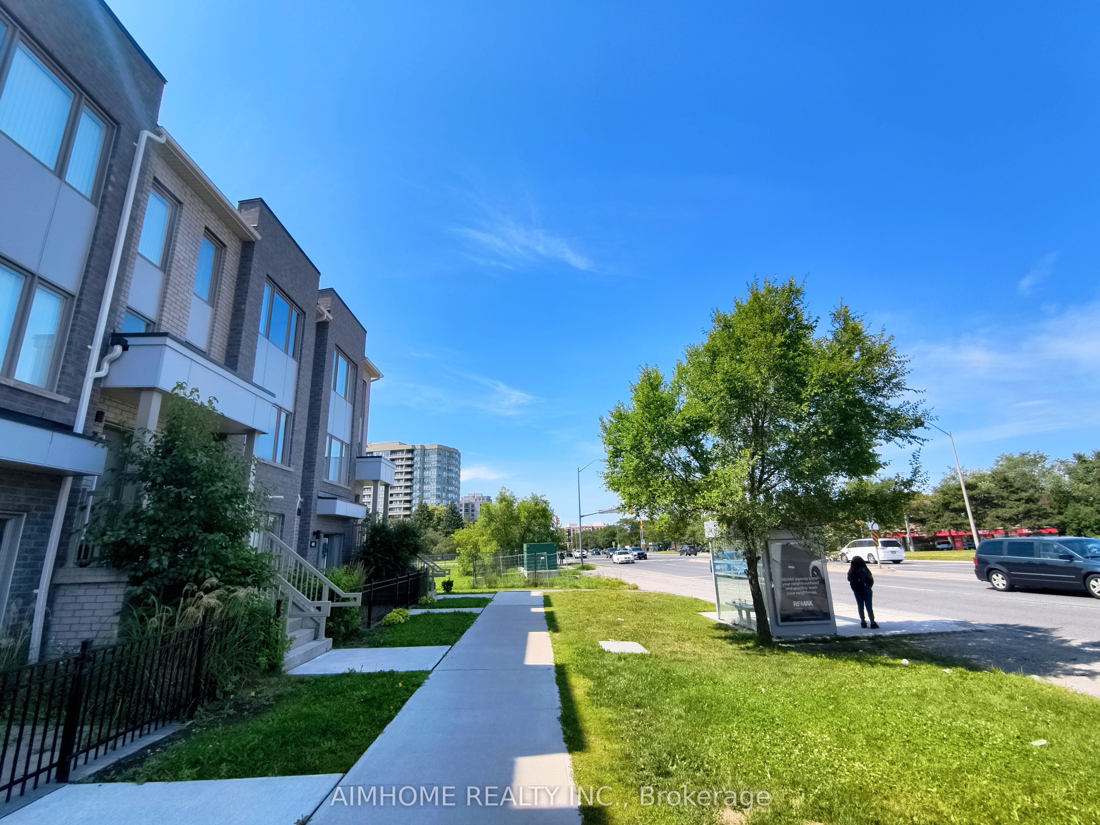 1525 Kingston Road 403, Pickering, On L1v 0e9