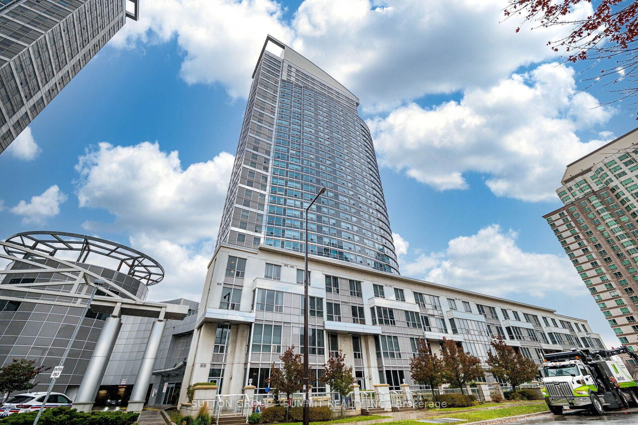 38 Lee Centre Drive 2605, Toronto, On M1h 3j7