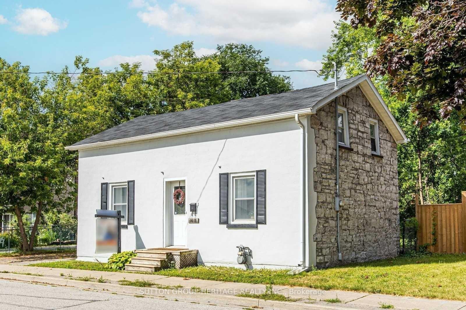 1612 Dufferin Street, Whitby, On L1n 1b2