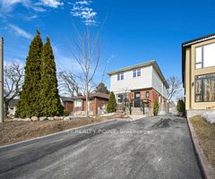 49 Manderley Drive Main, Toronto, On M1n 3e8
